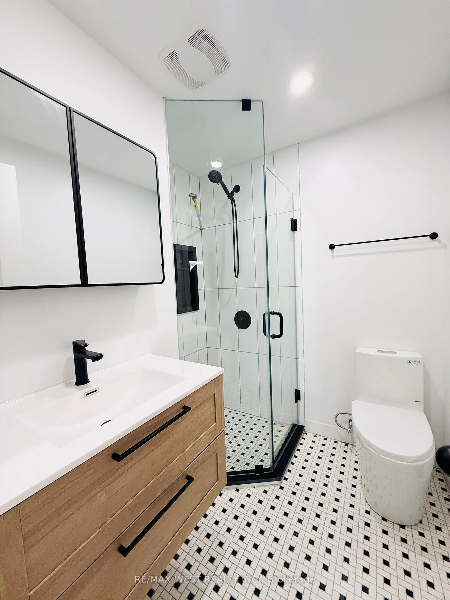 Photo 24 of Unit Main & 2nd, 123 Kingston Road, Toronto, The Beaches — HOMEH