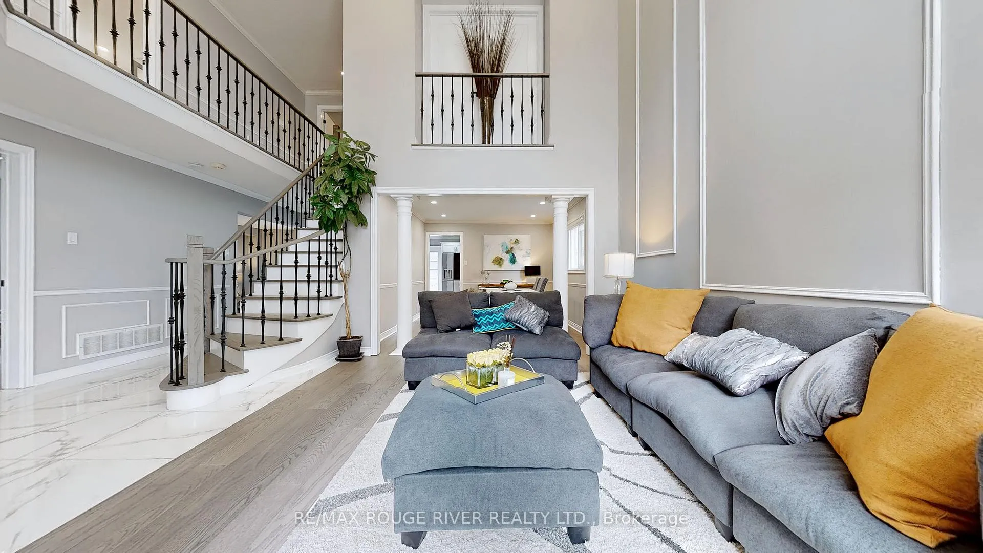 Photo 4 of 32 Dalmato Court, Vaughan, Vaughan Grove — HOMEH
