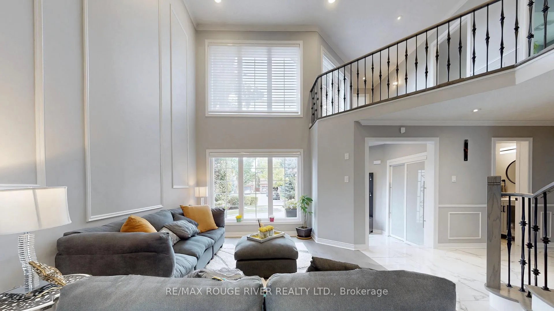 Photo 5 of 32 Dalmato Court, Vaughan, Vaughan Grove — HOMEH