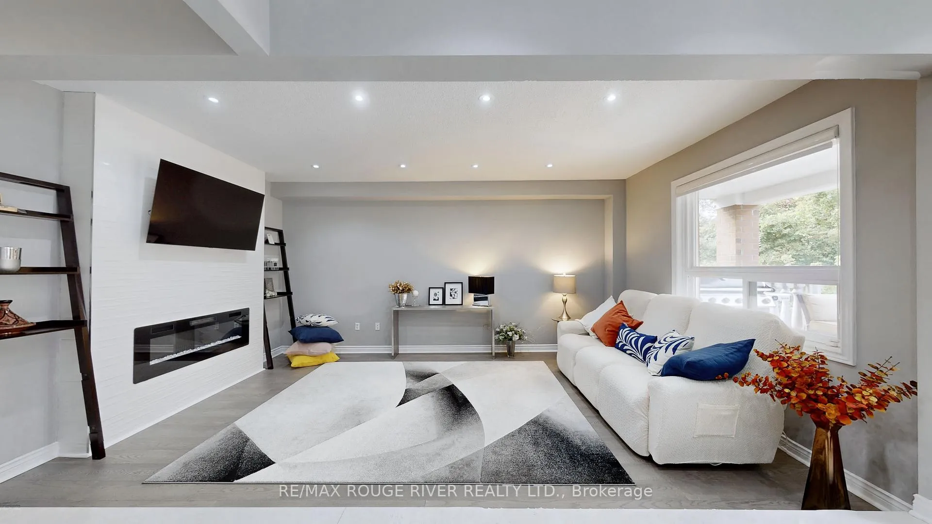 Photo 11 of 32 Dalmato Court, Vaughan, Vaughan Grove — HOMEH