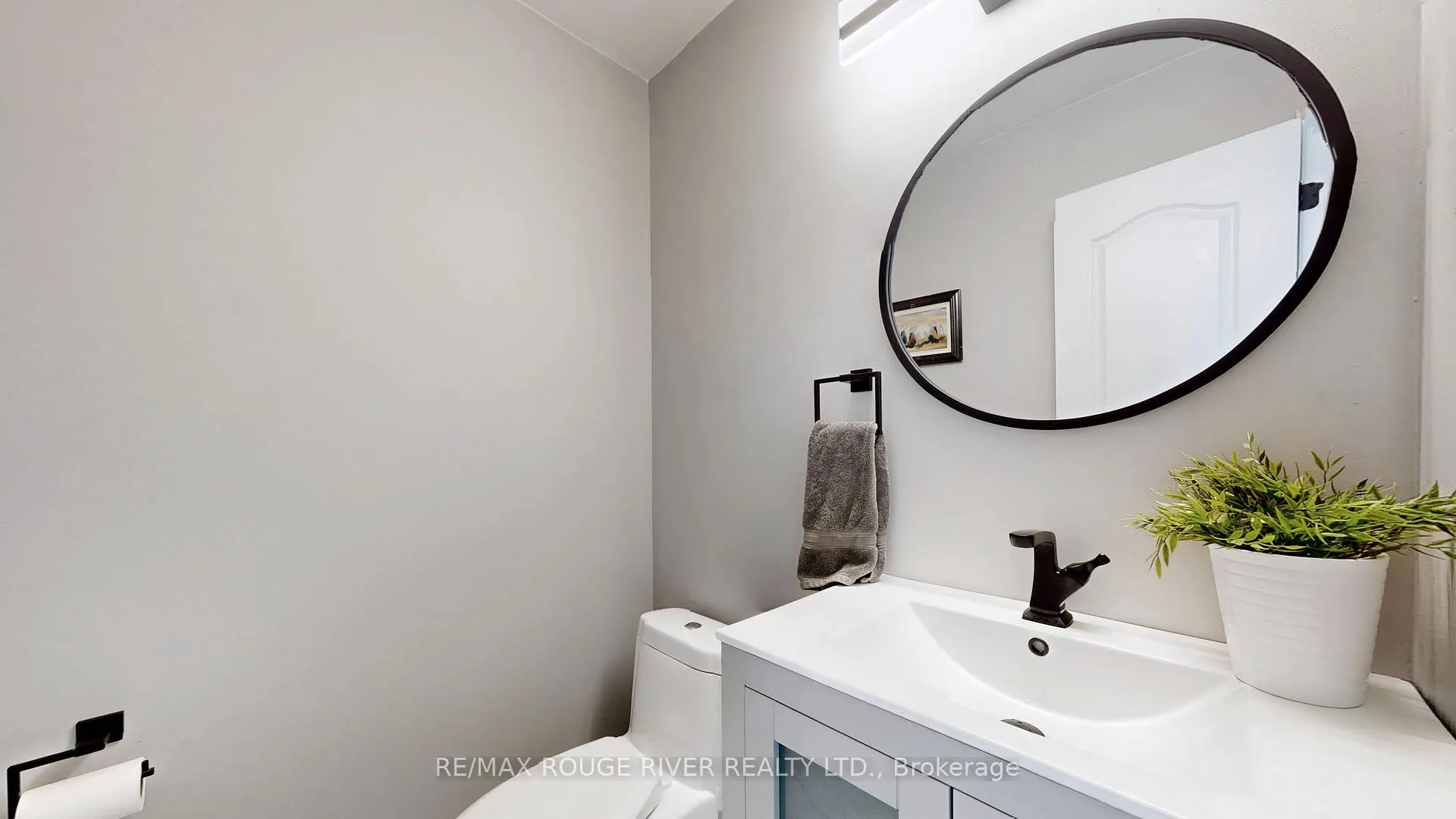 Photo 13 of 32 Dalmato Court, Vaughan, Vaughan Grove — HOMEH