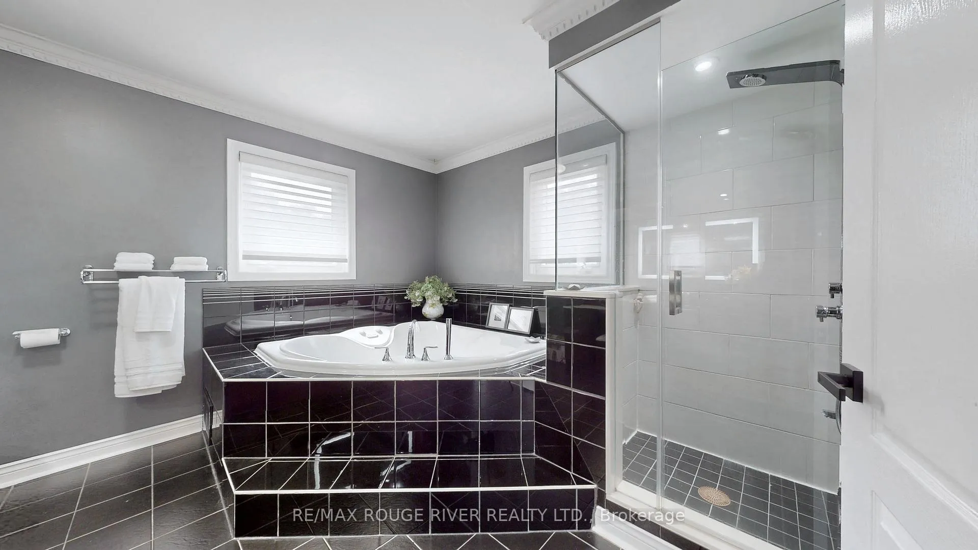 Photo 18 of 32 Dalmato Court, Vaughan, Vaughan Grove — HOMEH