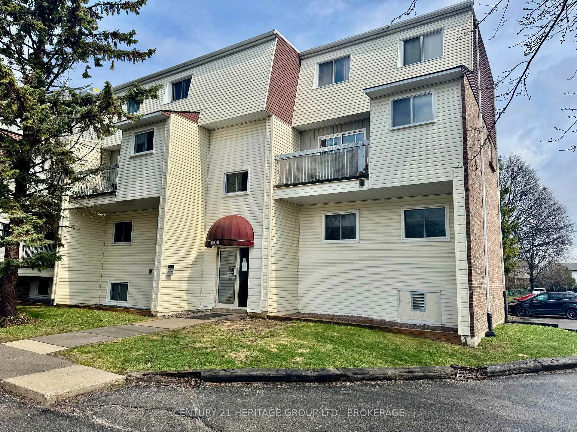 Front of Unit 316, 1000 Pembridge Crescent