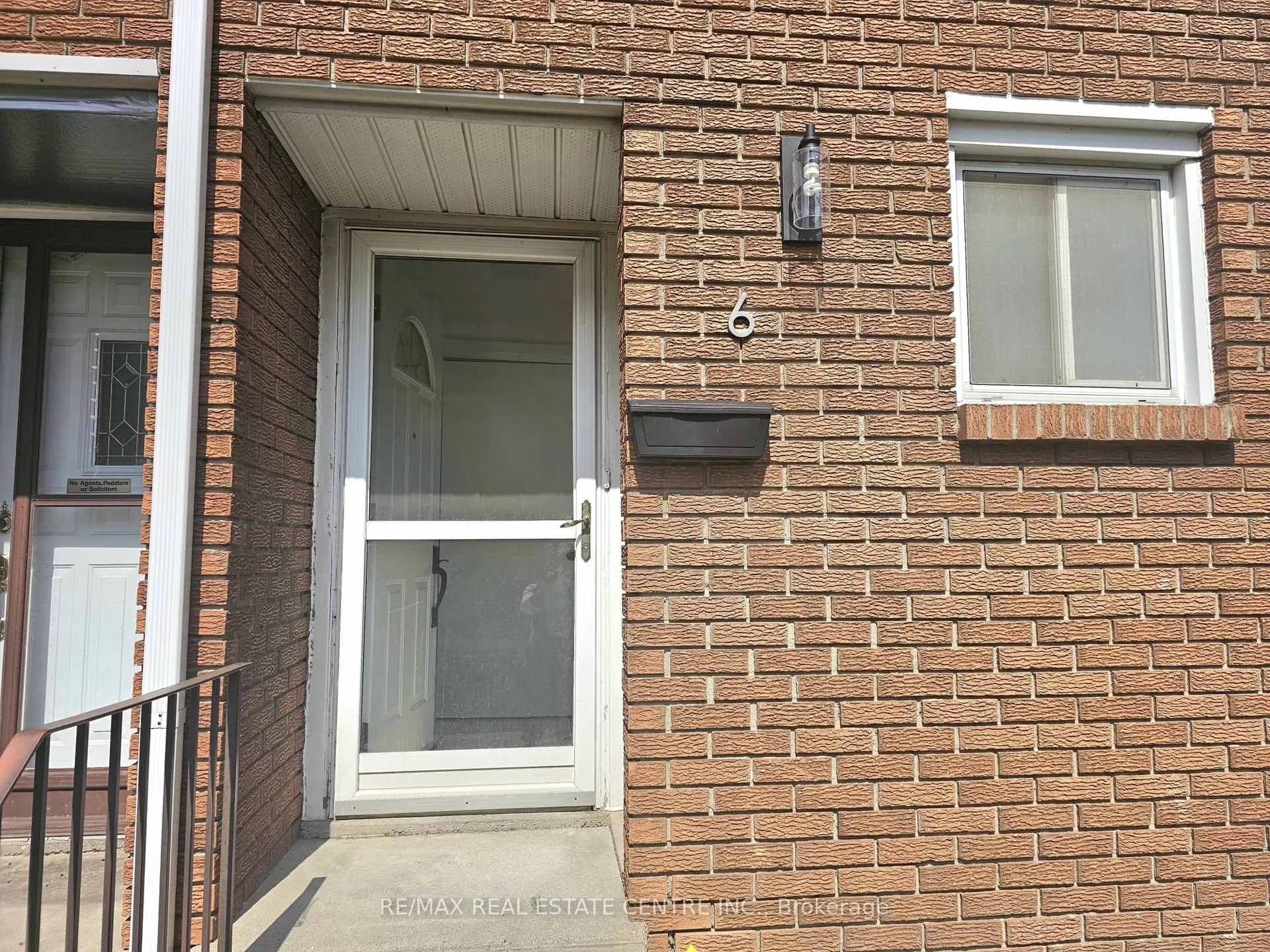 Photo 2 of Unit 6, 161 Berkindale Drive, Hamilton, Riverdale — HOMEH