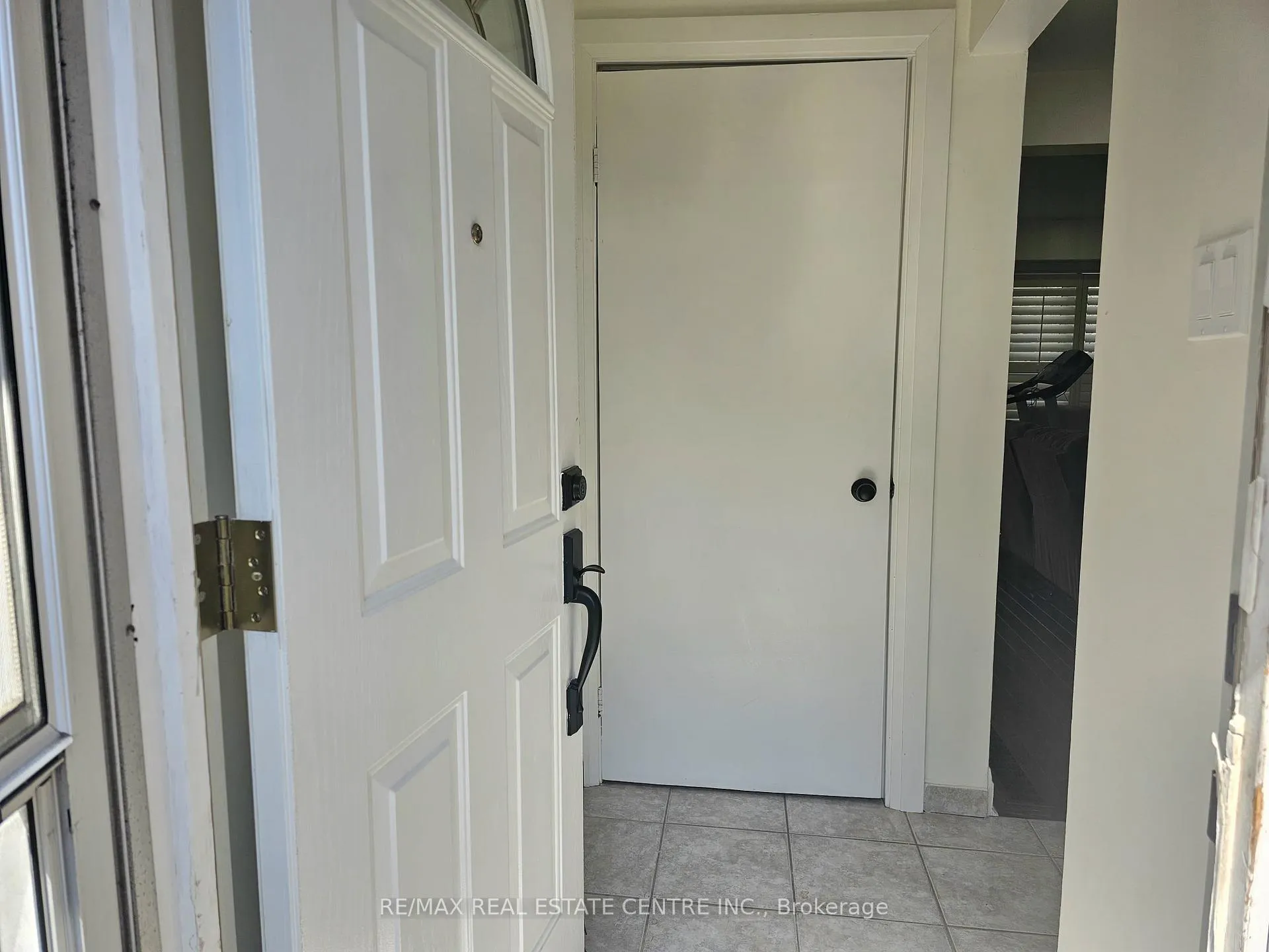 Photo 3 of Unit 6, 161 Berkindale Drive, Hamilton, Riverdale — HOMEH