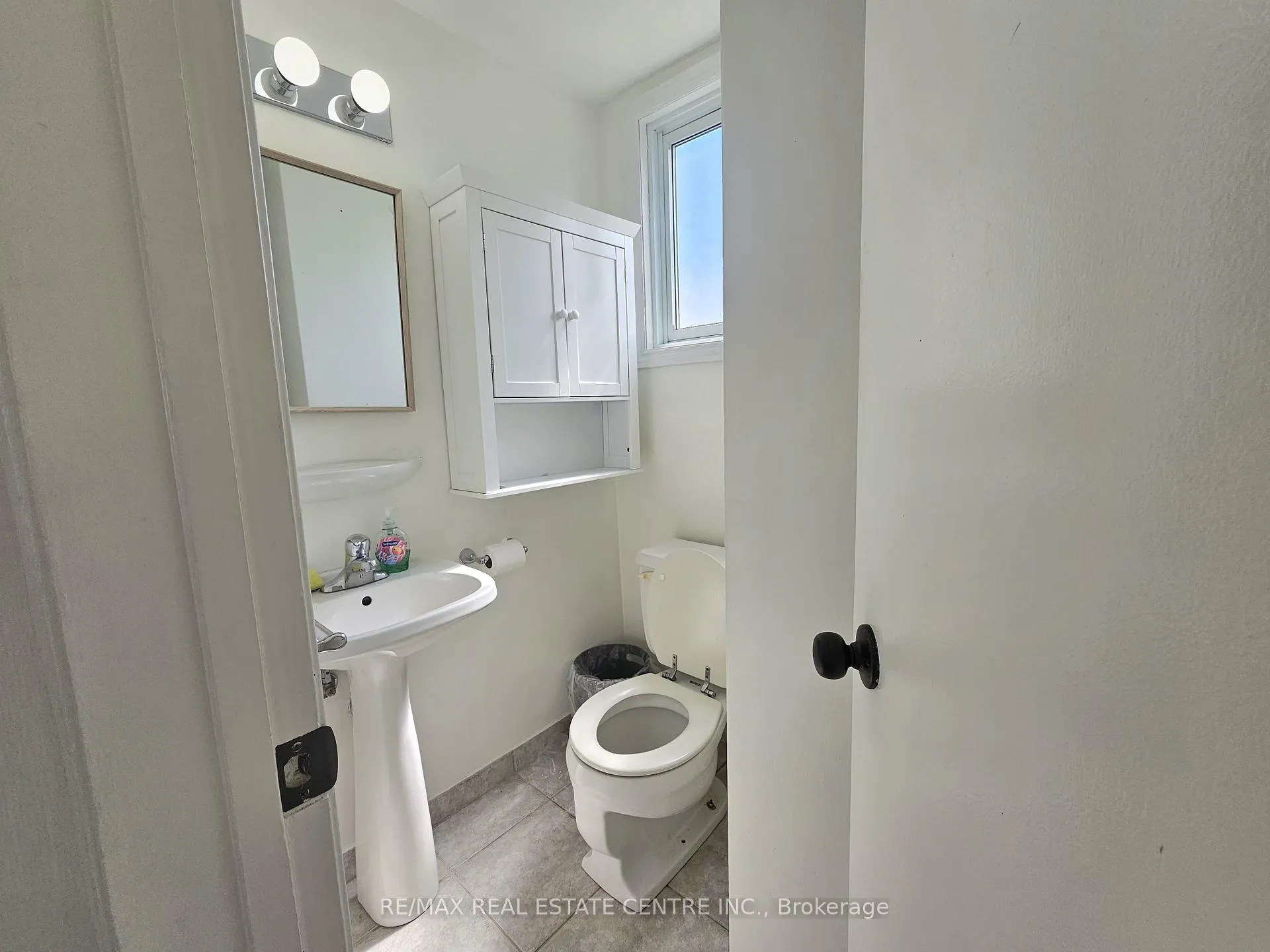 Photo 4 of Unit 6, 161 Berkindale Drive, Hamilton, Riverdale — HOMEH