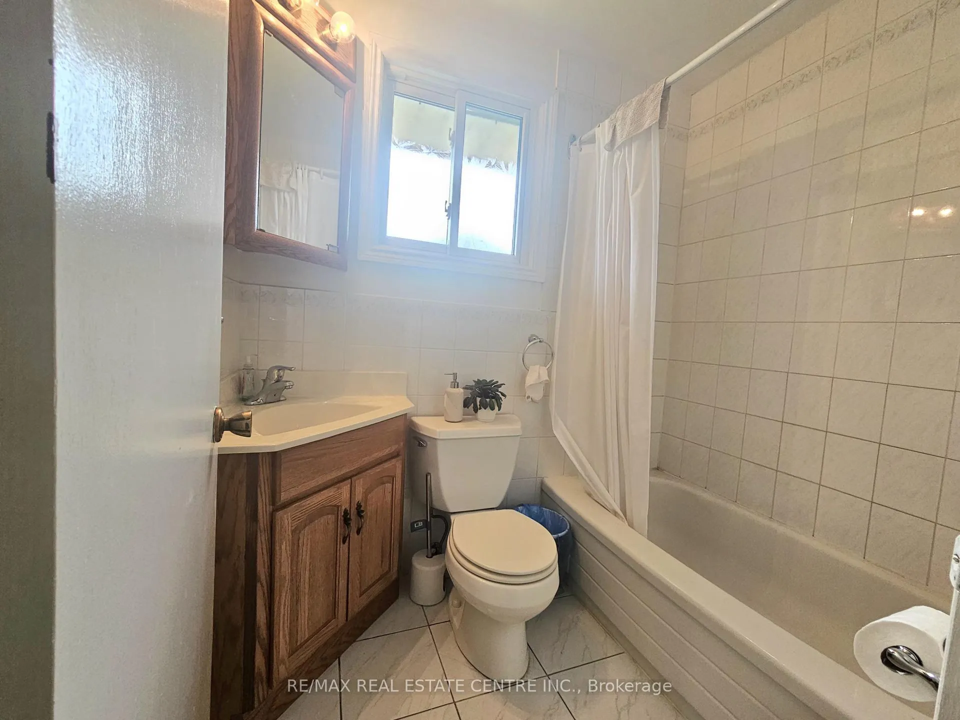 Photo 9 of Unit 6, 161 Berkindale Drive, Hamilton, Riverdale — HOMEH