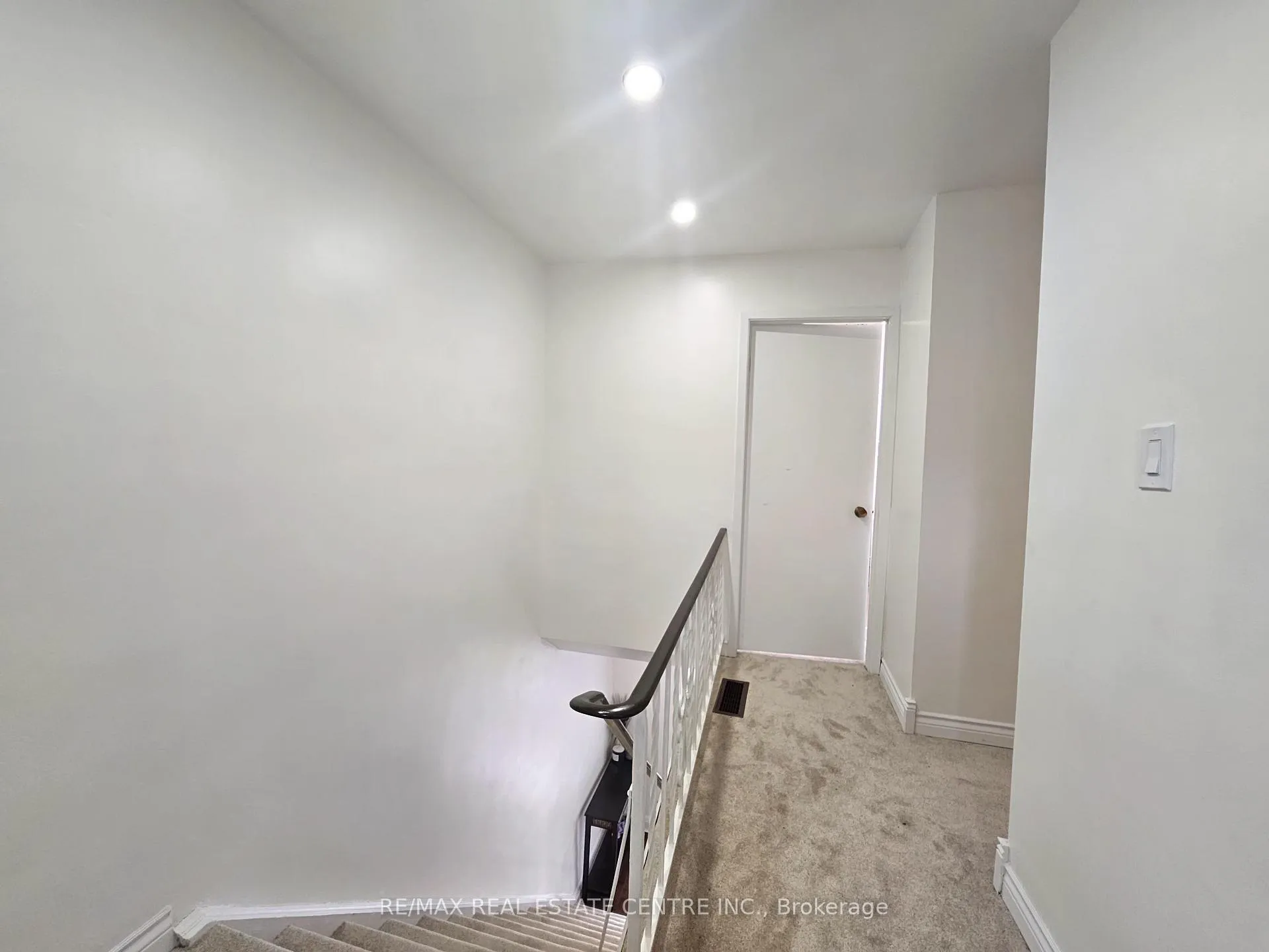 Photo 12 of Unit 6, 161 Berkindale Drive, Hamilton, Riverdale — HOMEH