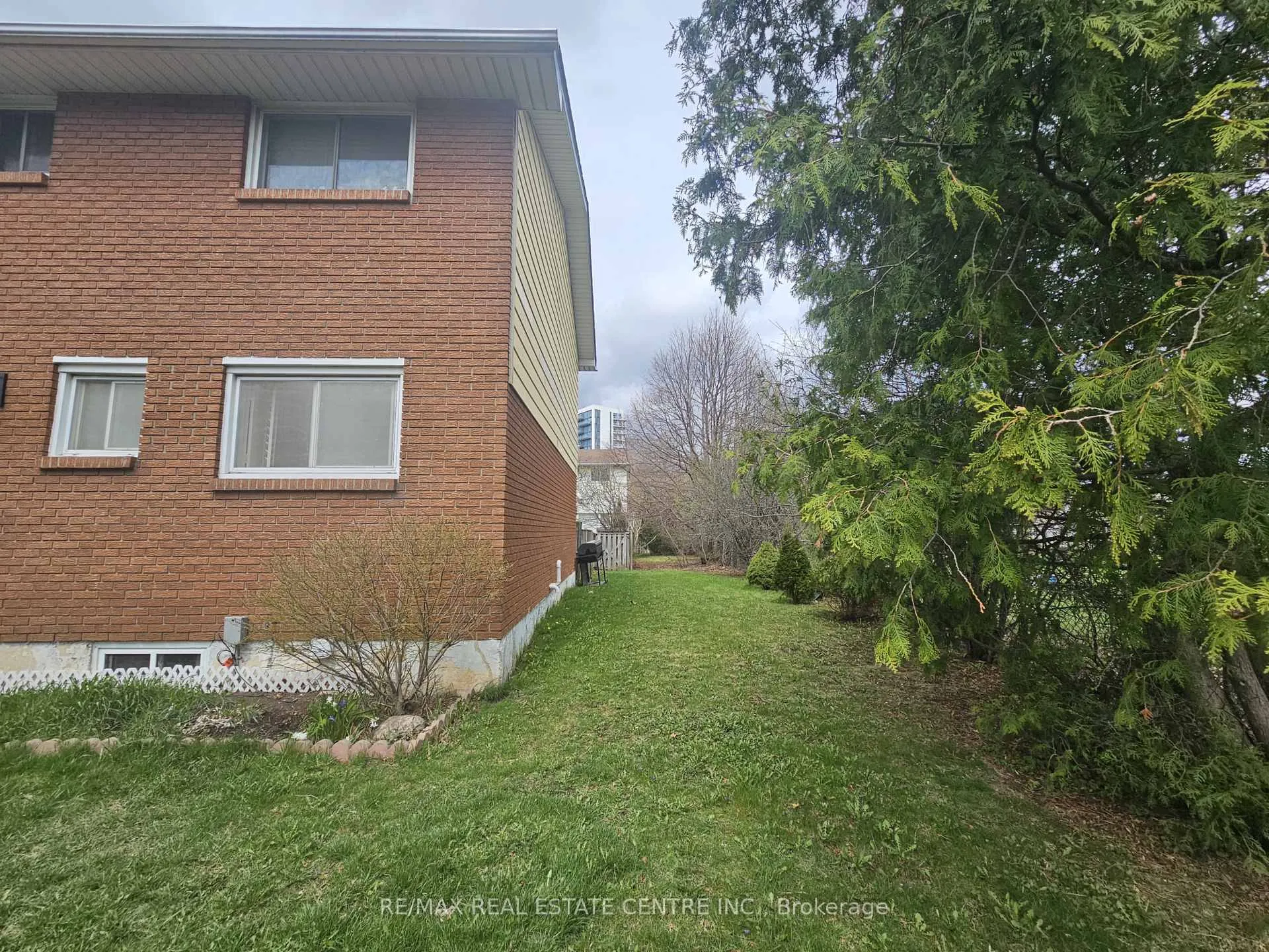 Photo 23 of Unit 6, 161 Berkindale Drive, Hamilton, Riverdale — HOMEH