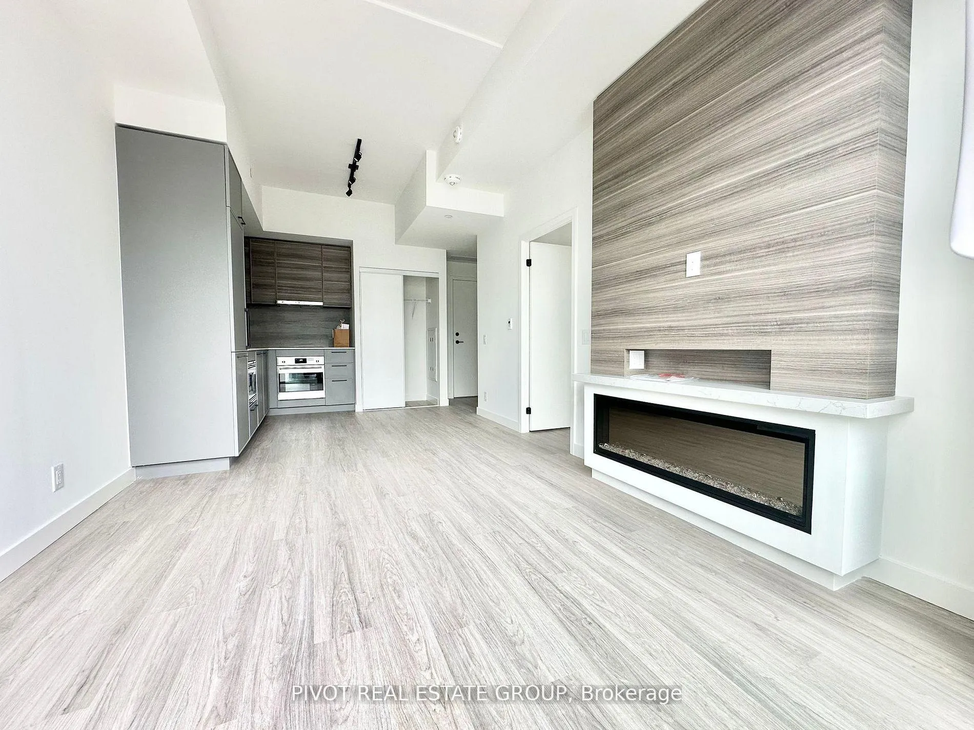 Photo 3 of Unit 604, 1050 Eastern Avenue, Toronto, The Beaches — HOMEH