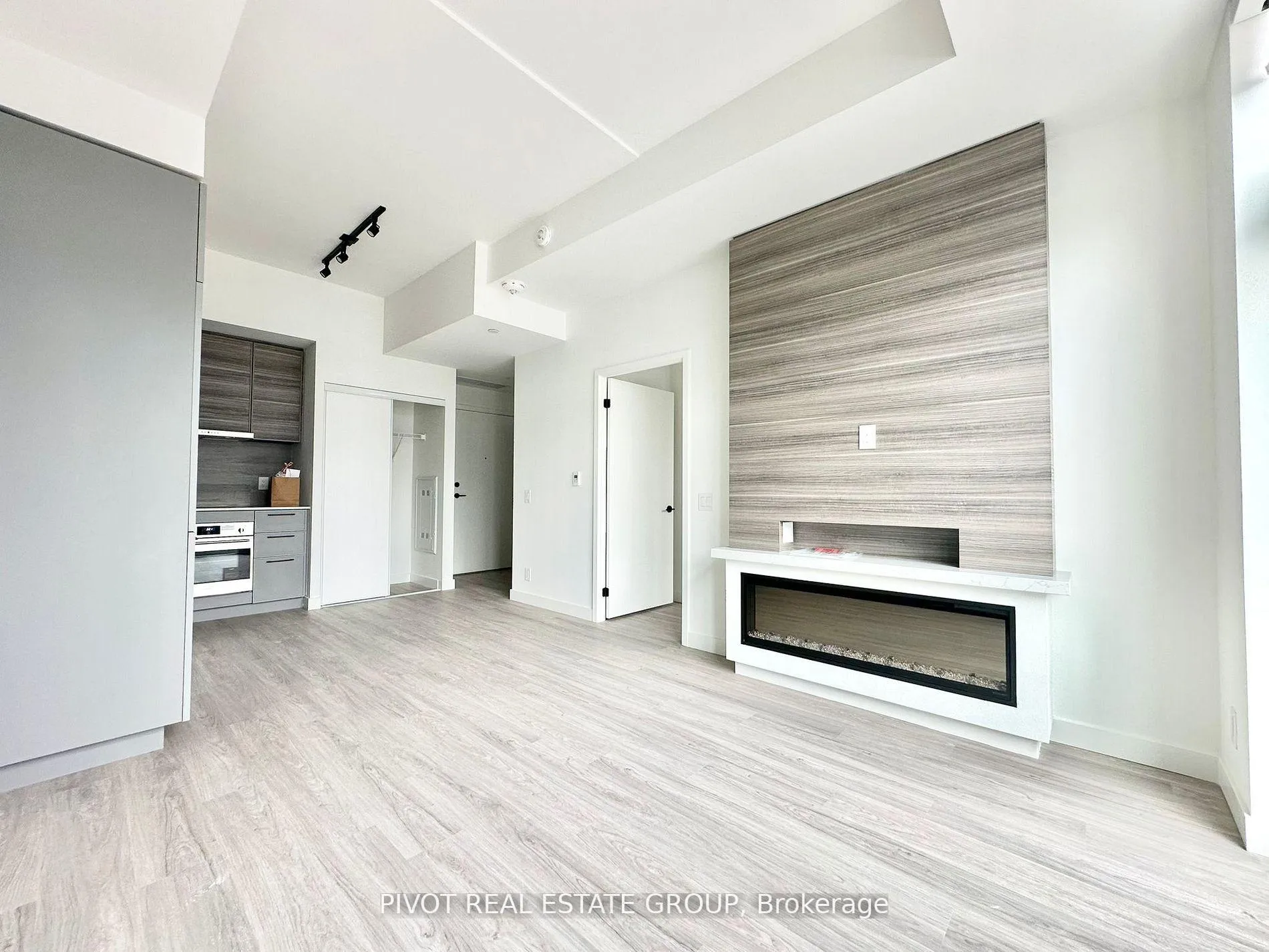 Photo 4 of Unit 604, 1050 Eastern Avenue, Toronto, The Beaches — HOMEH
