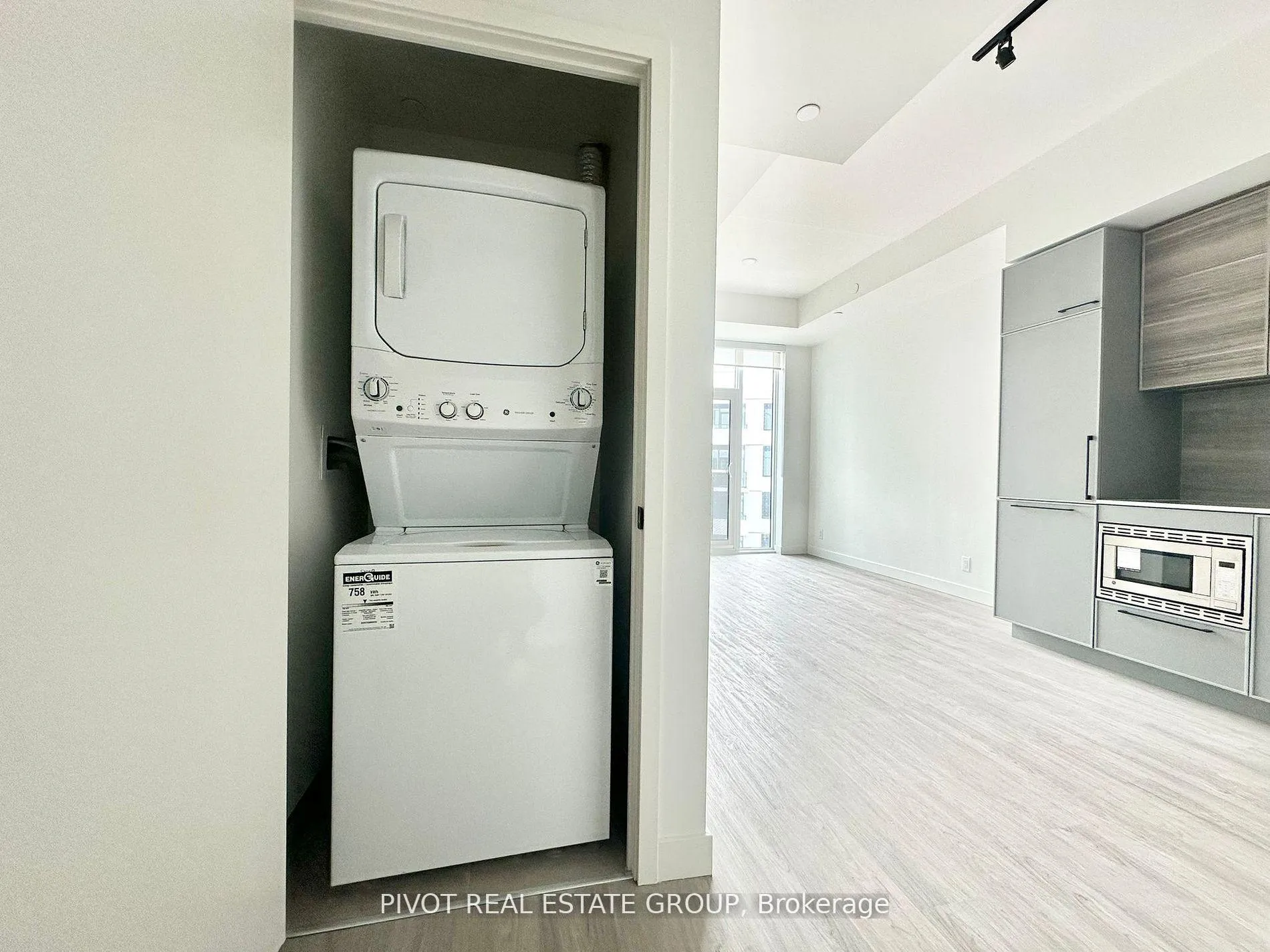 Photo 8 of Unit 604, 1050 Eastern Avenue, Toronto, The Beaches — HOMEH