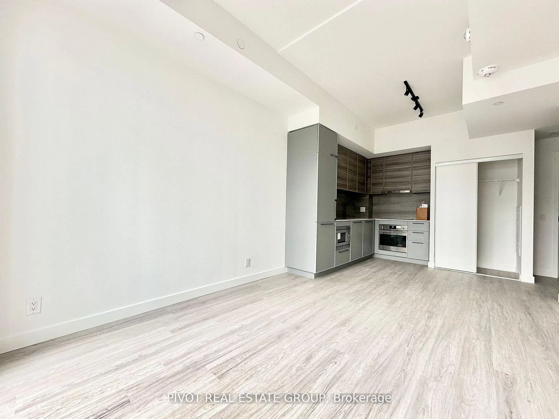 Photo 11 of Unit 604, 1050 Eastern Avenue, Toronto, The Beaches — HOMEH