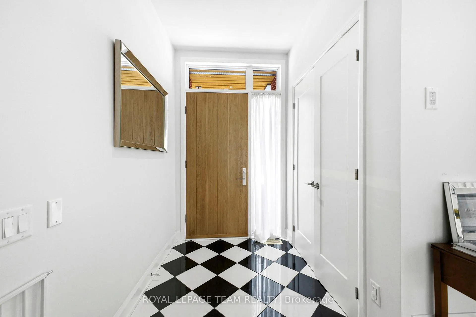 Photo 2 of 526 Edison Avenue, Ottawa, McKellar/Highland — HOMEH