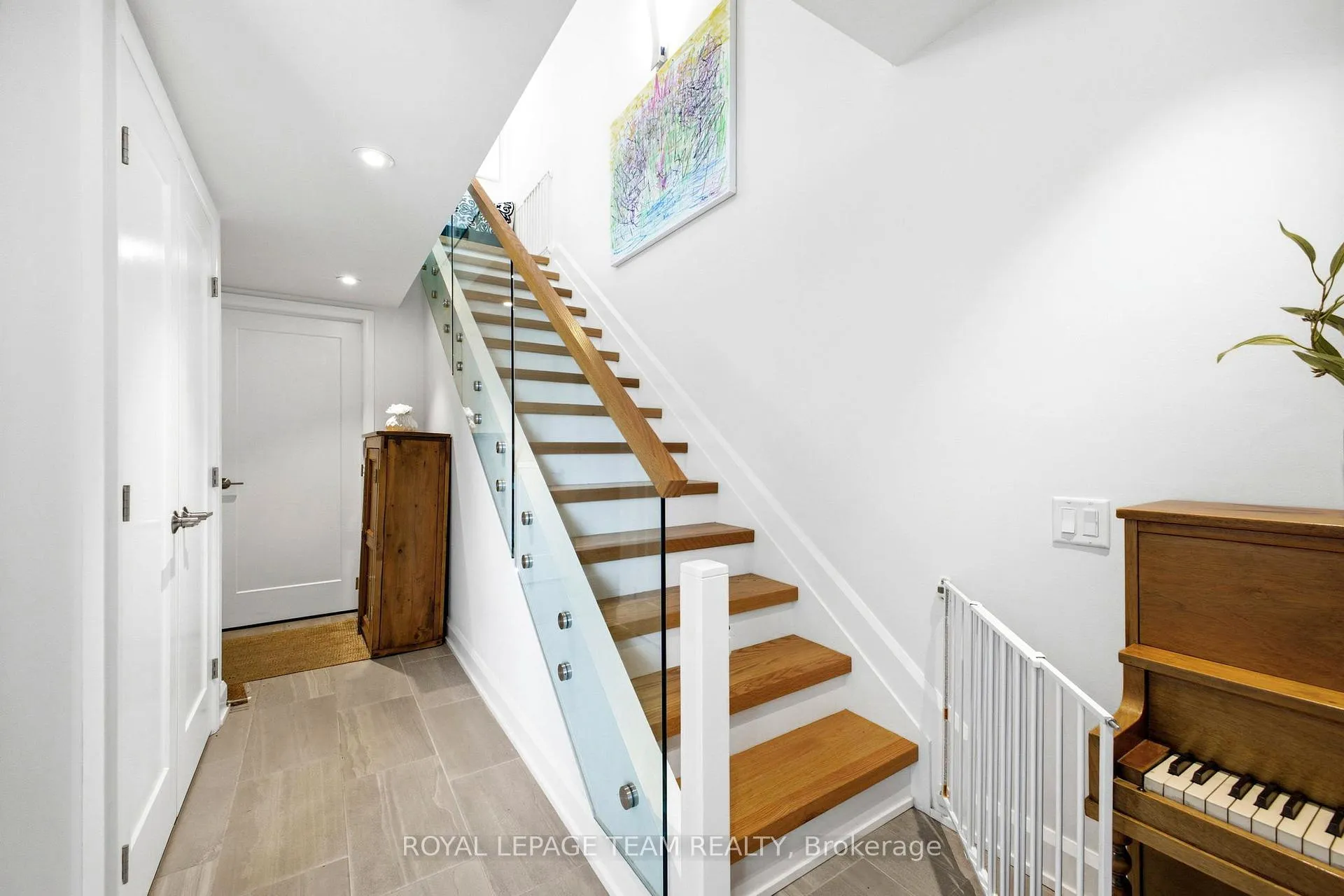 Photo 28 of 526 Edison Avenue, Ottawa, McKellar/Highland — HOMEH