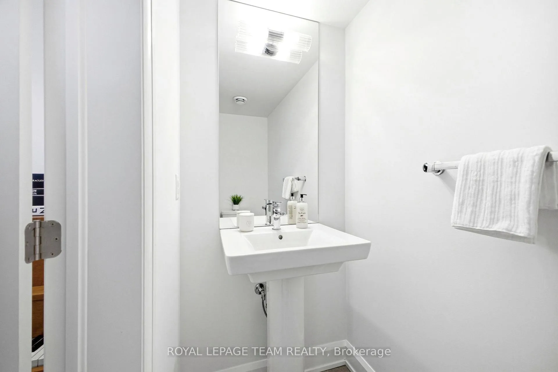 Photo 32 of 526 Edison Avenue, Ottawa, McKellar/Highland — HOMEH