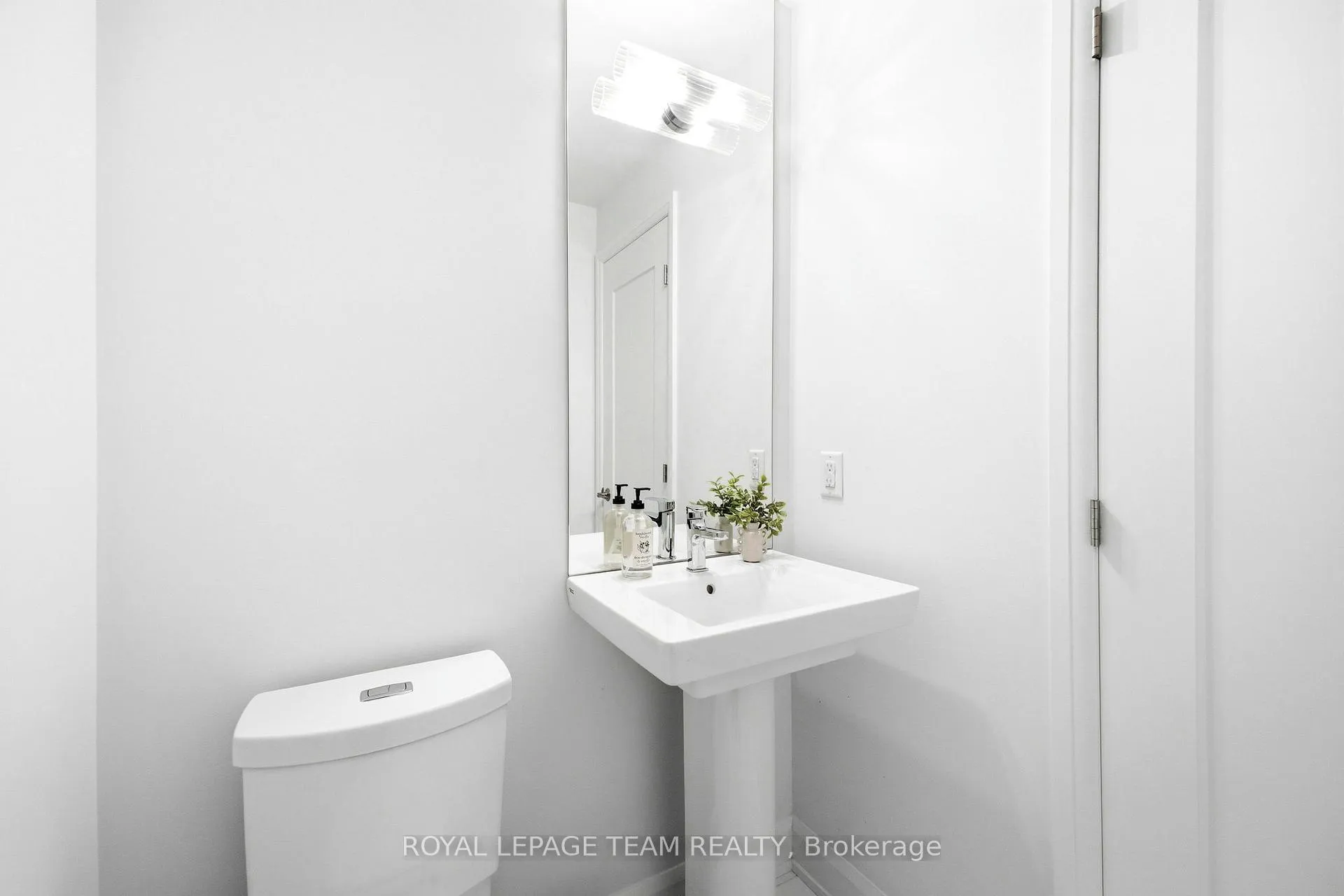 Photo 33 of 526 Edison Avenue, Ottawa, McKellar/Highland — HOMEH
