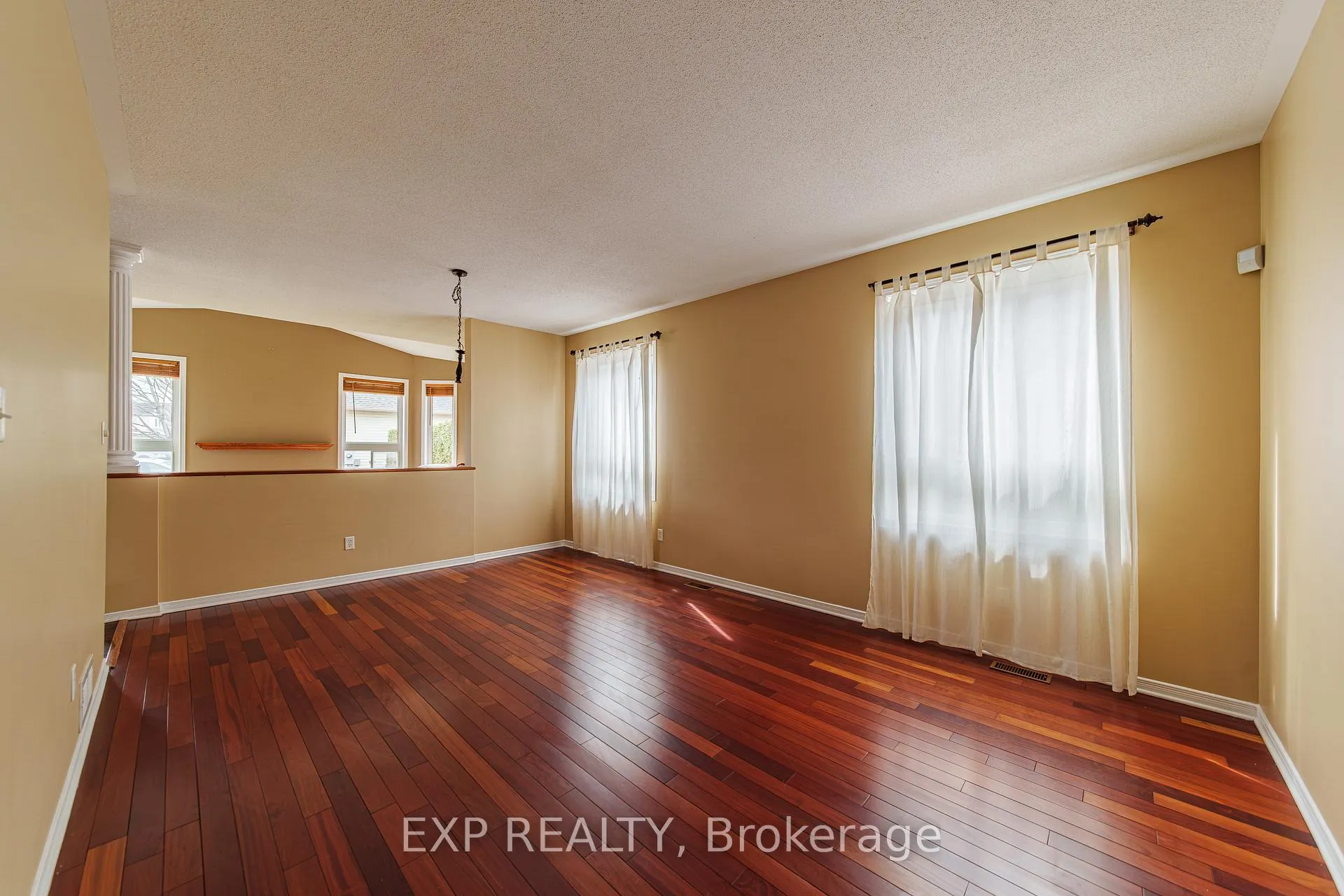 Photo 5 of 356 West Ridge Drive, Ottawa, Stittsville (South) — HOMEH