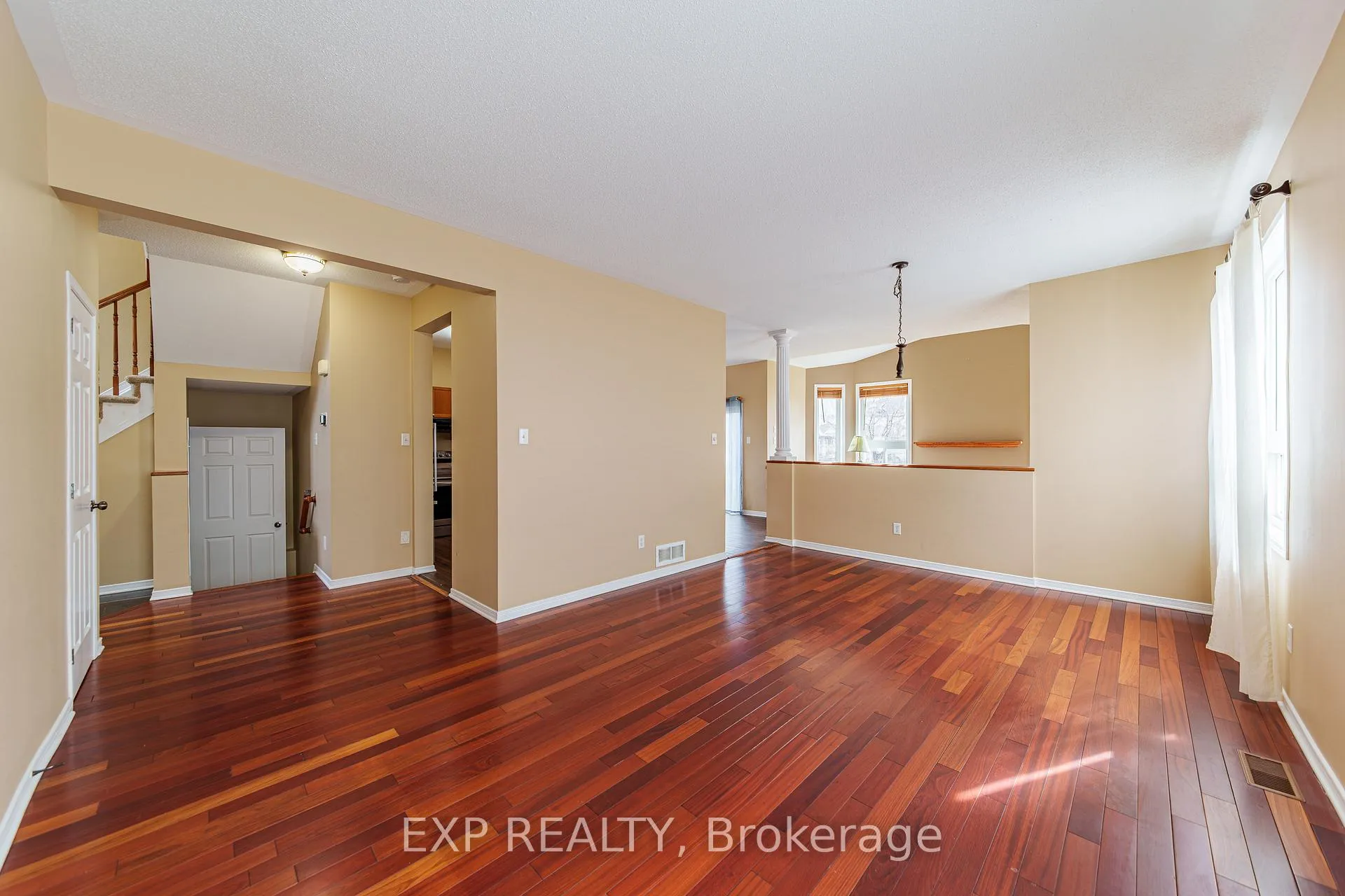 Photo 6 of 356 West Ridge Drive, Ottawa, Stittsville (South) — HOMEH