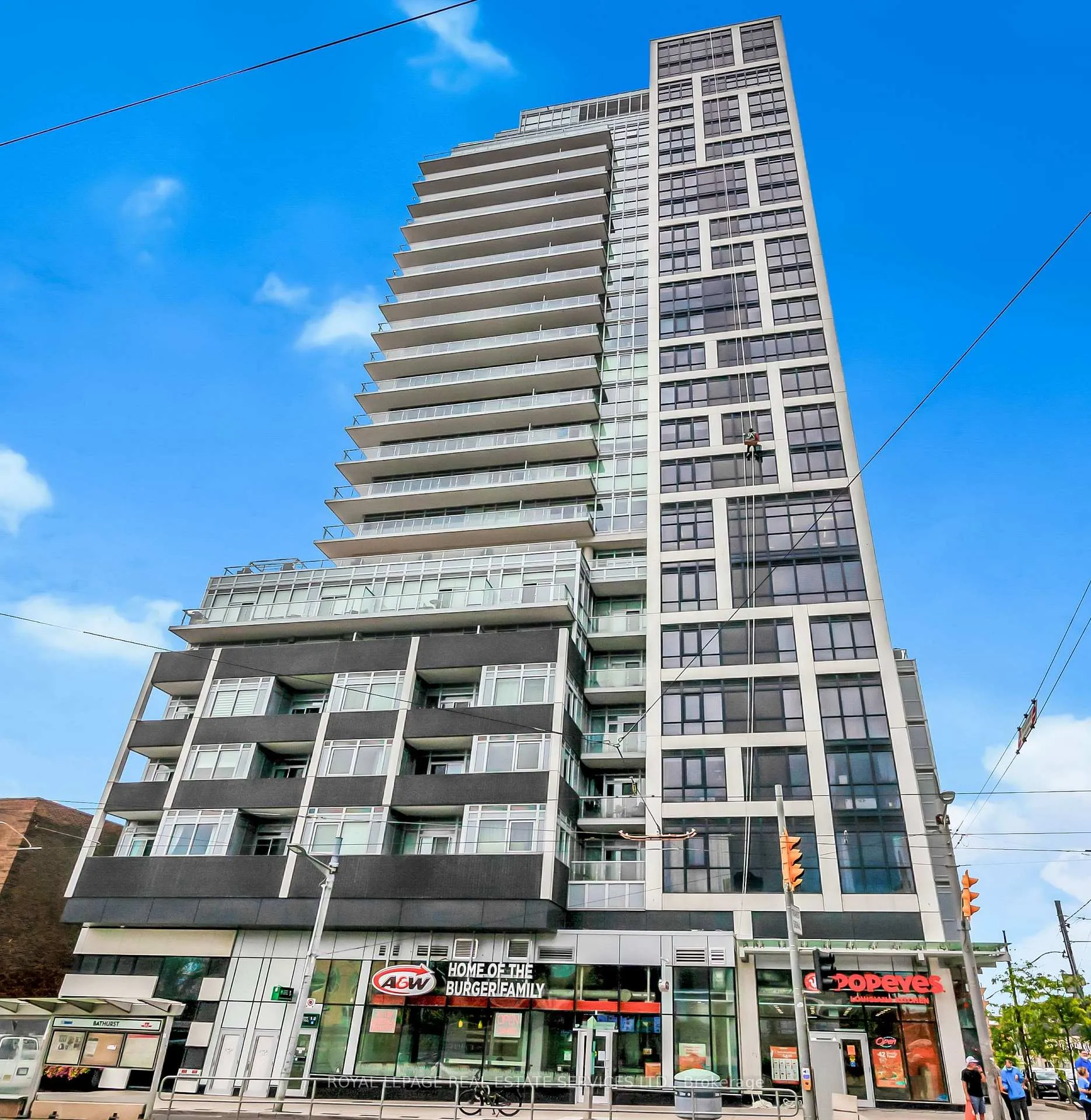Front of Unit 1104, 501 St Clair Avenue W