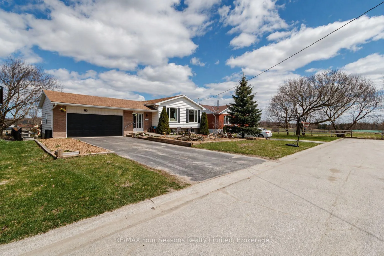 Photo 2 of 13 Clugston Drive, Grey Highlands — HOMEH