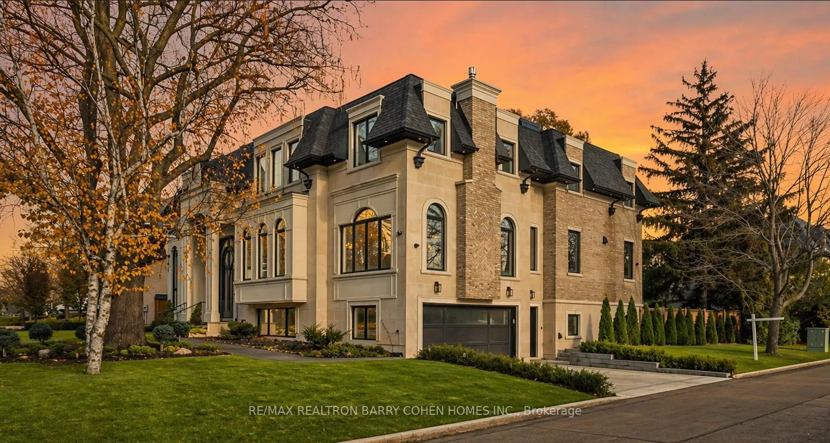Photo 2 of 81 Upper Canada Drive, North York, St. Andrew-Windfields — HOMEH