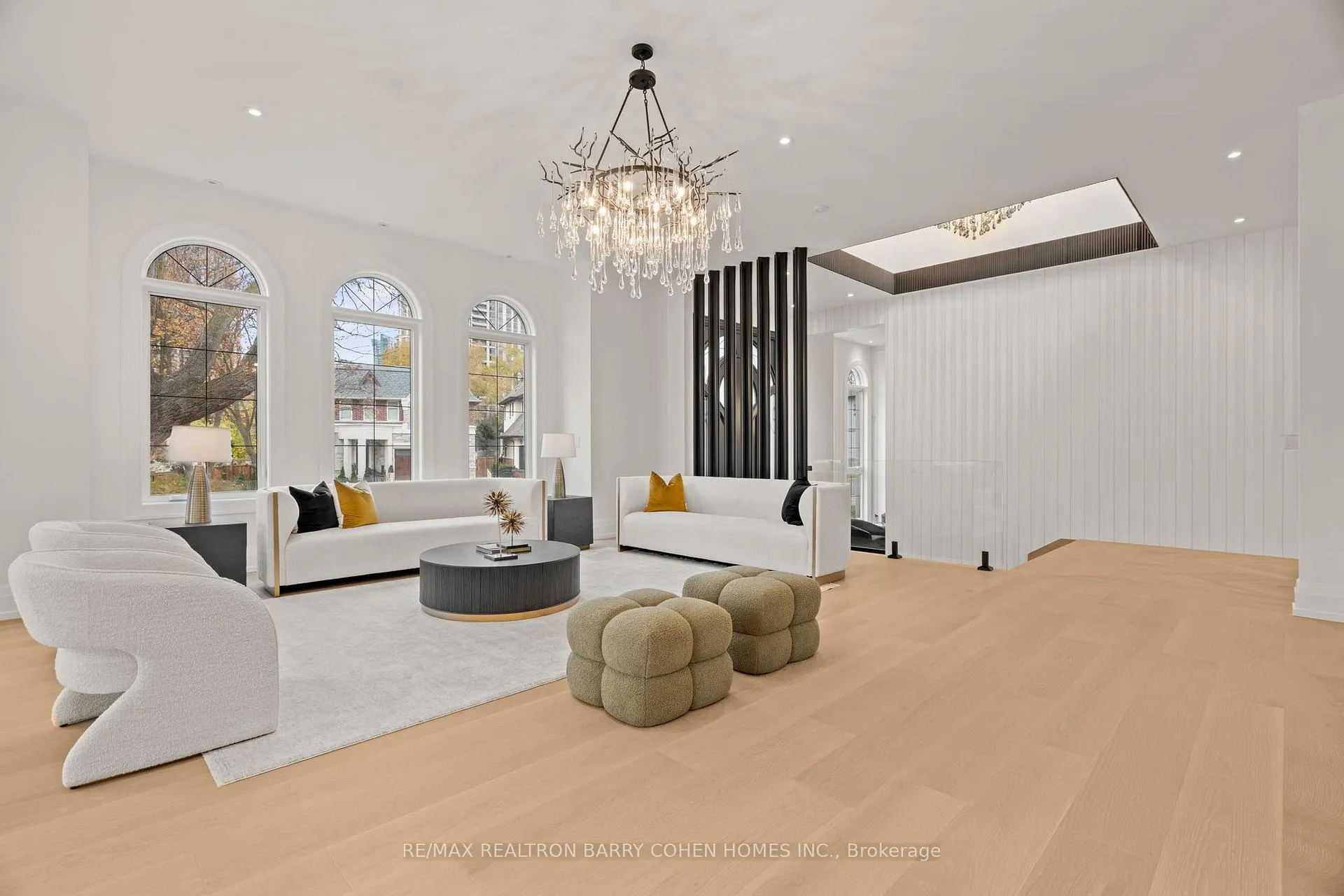 Photo 9 of 81 Upper Canada Drive, North York, St. Andrew-Windfields — HOMEH