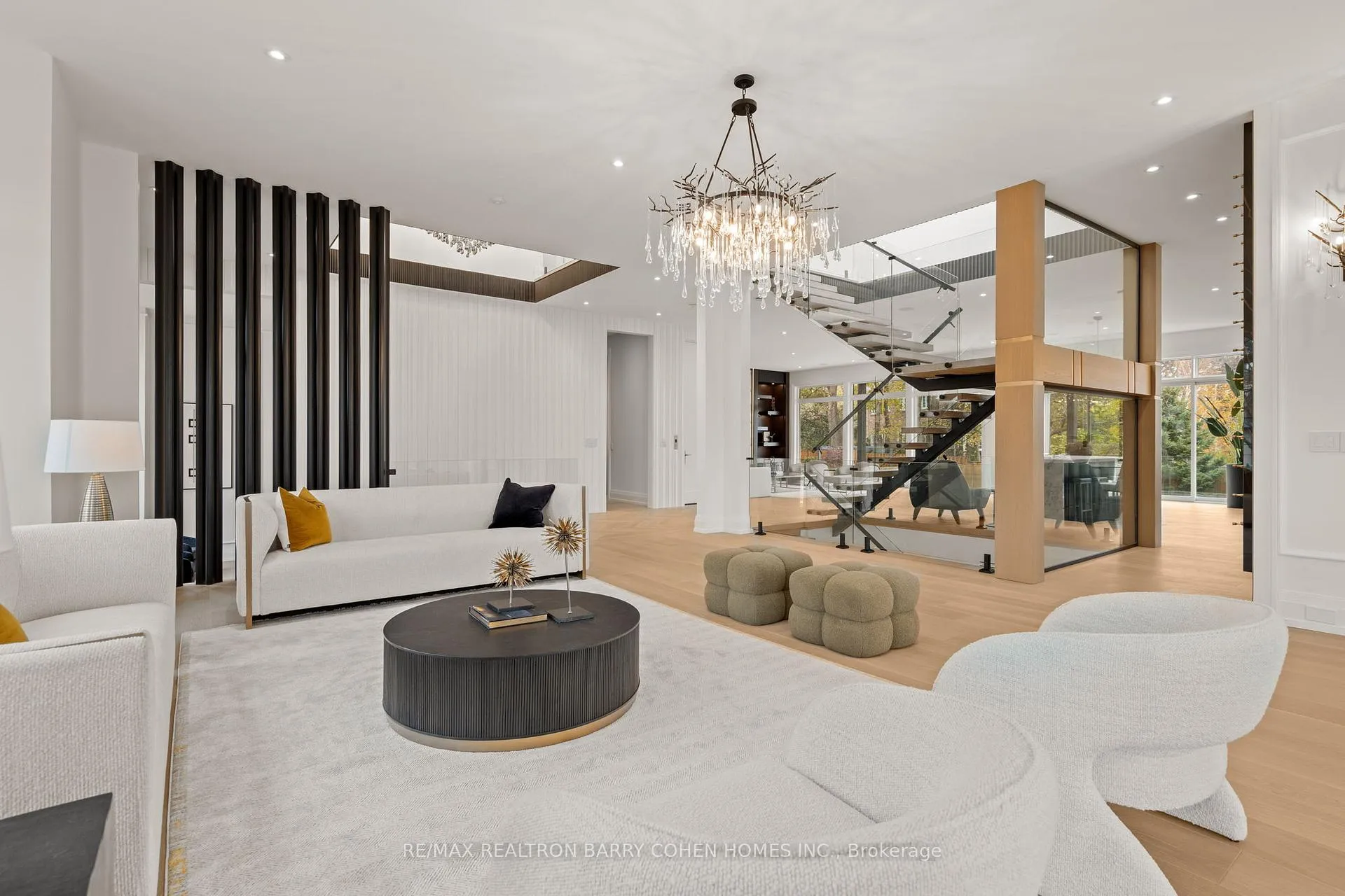 Photo 10 of 81 Upper Canada Drive, North York, St. Andrew-Windfields — HOMEH