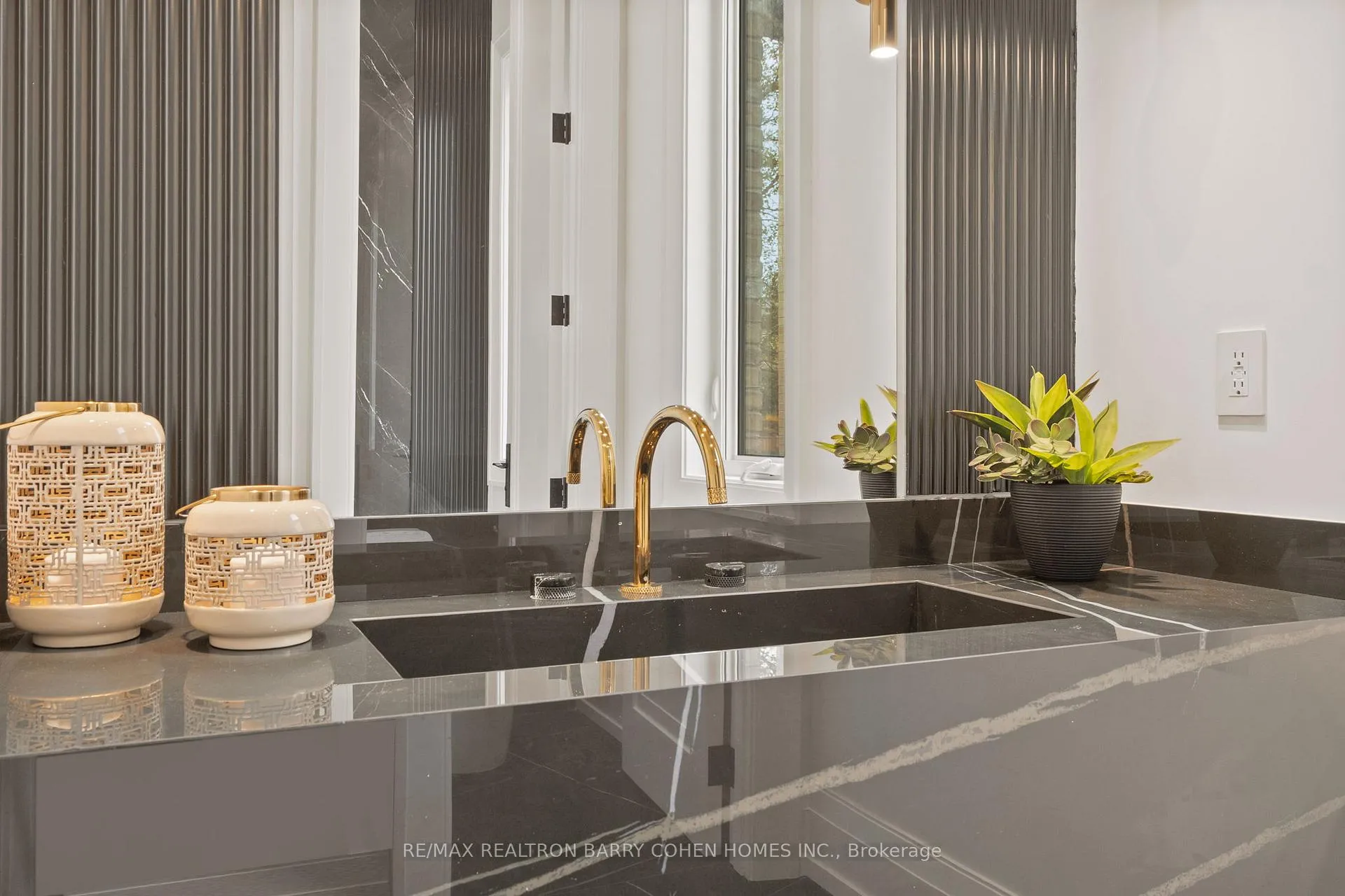 Photo 20 of 81 Upper Canada Drive, North York, St. Andrew-Windfields — HOMEH