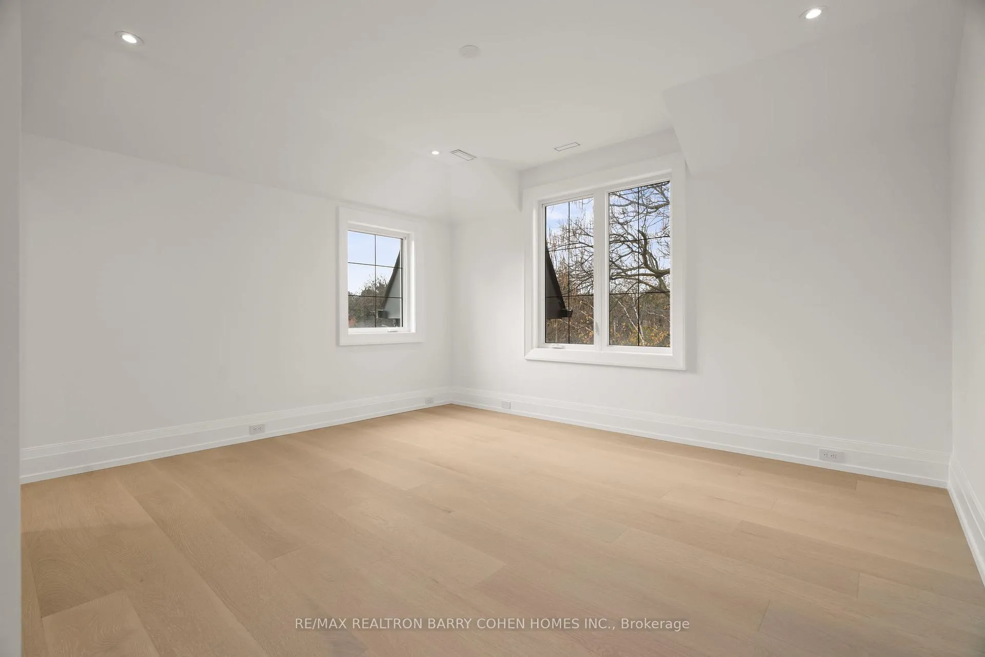 Photo 31 of 81 Upper Canada Drive, North York, St. Andrew-Windfields — HOMEH