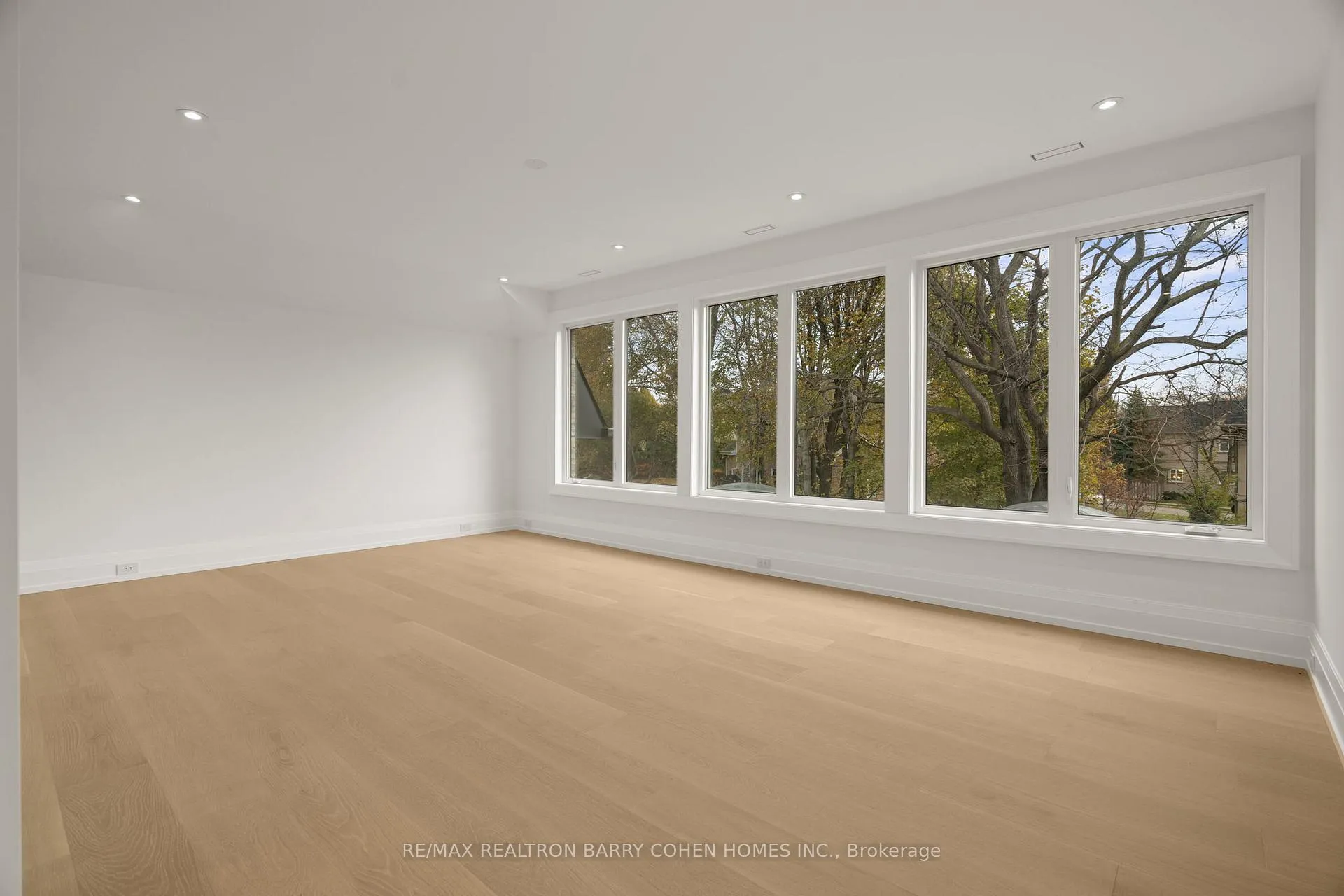 Photo 35 of 81 Upper Canada Drive, North York, St. Andrew-Windfields — HOMEH