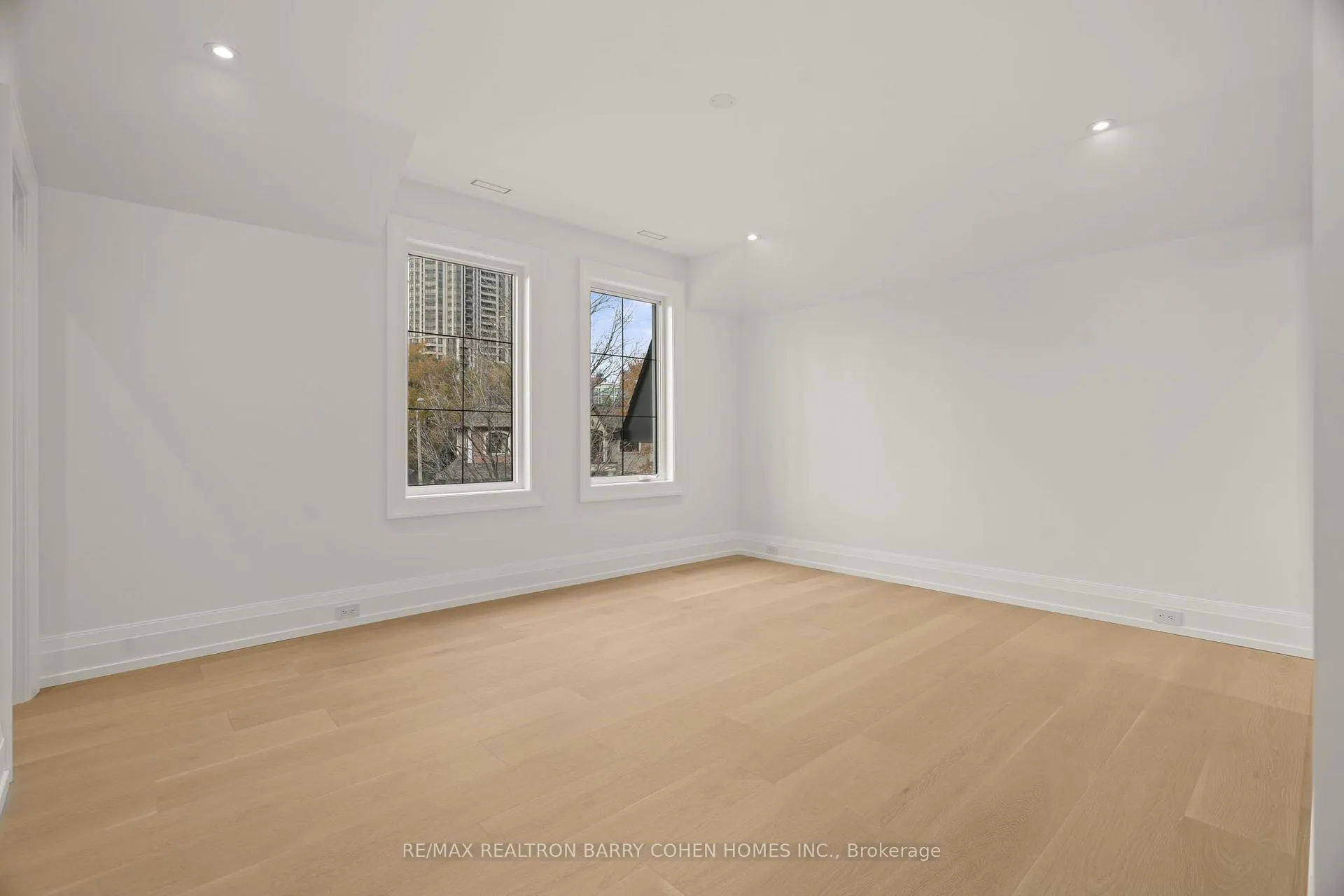 Photo 37 of 81 Upper Canada Drive, North York, St. Andrew-Windfields — HOMEH