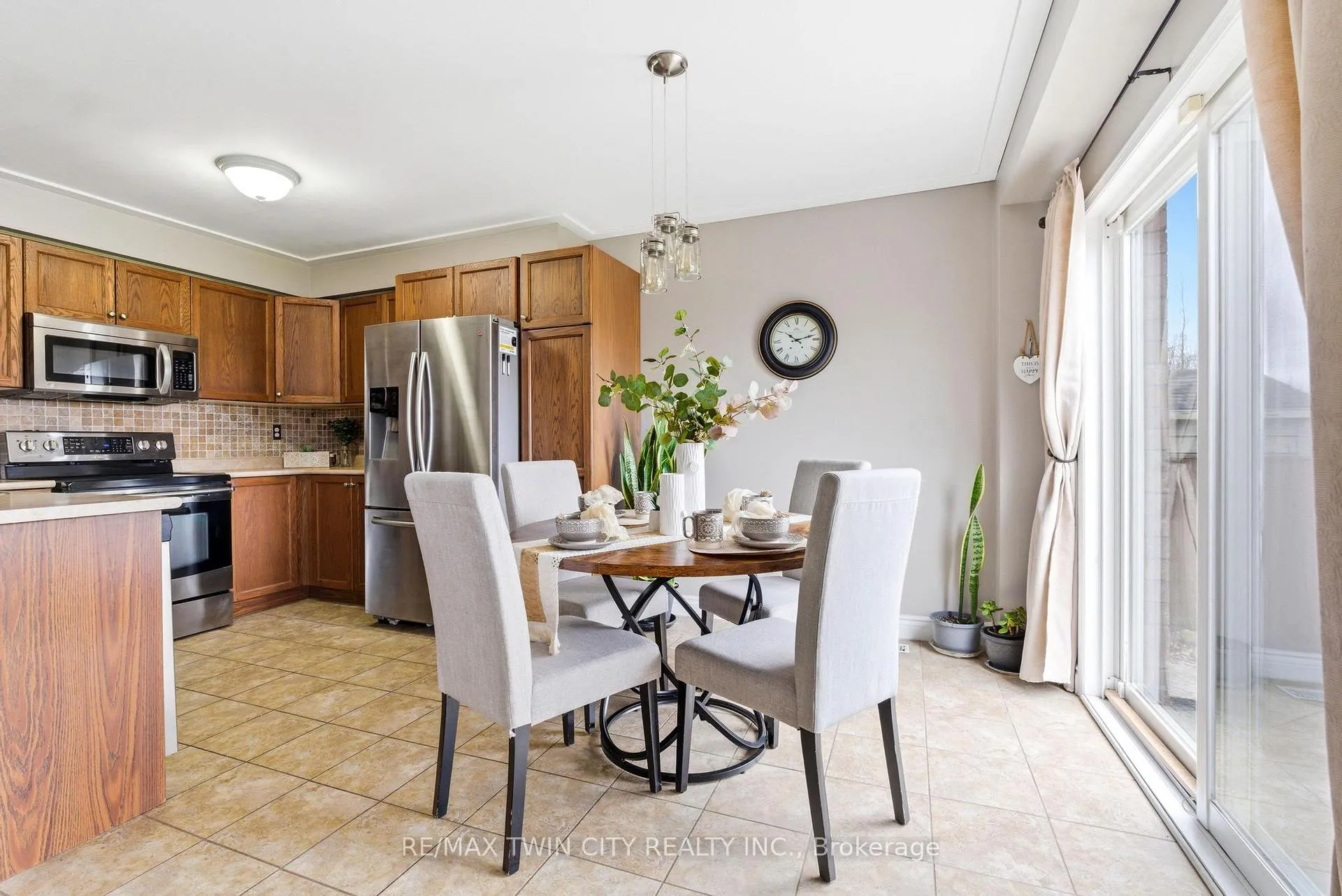 Photo 13 of 65 Bloomington Drive, Cambridge — HOMEH