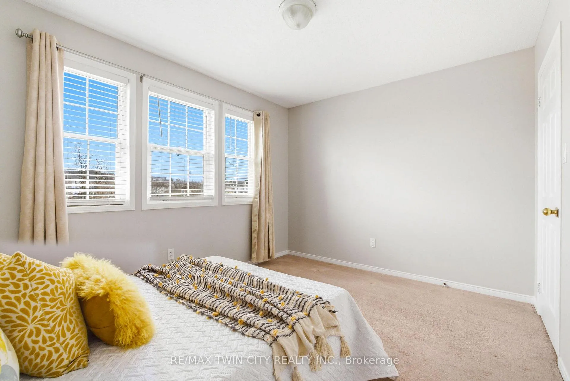 Photo 31 of 65 Bloomington Drive, Cambridge — HOMEH