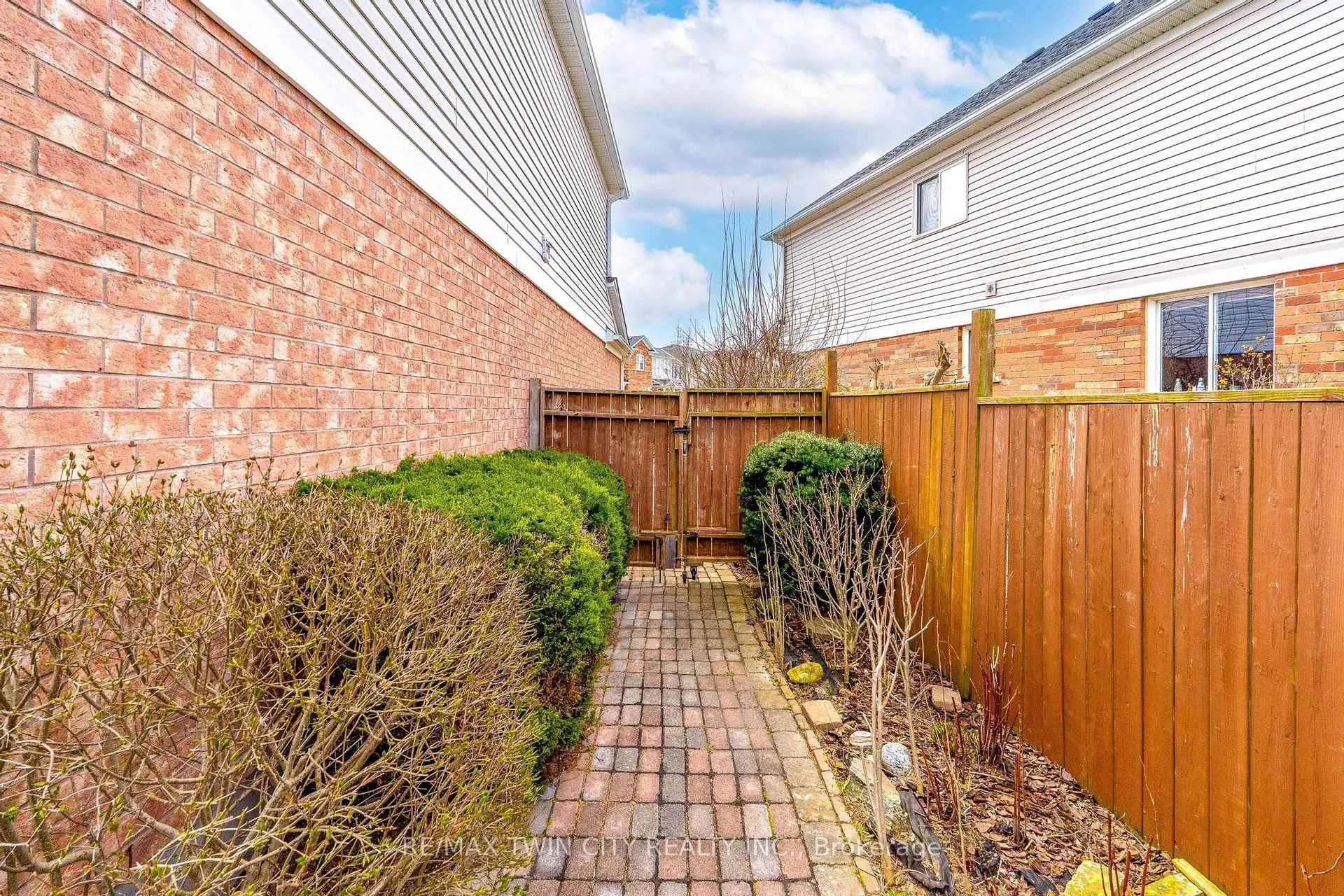 Photo 43 of 65 Bloomington Drive, Cambridge — HOMEH