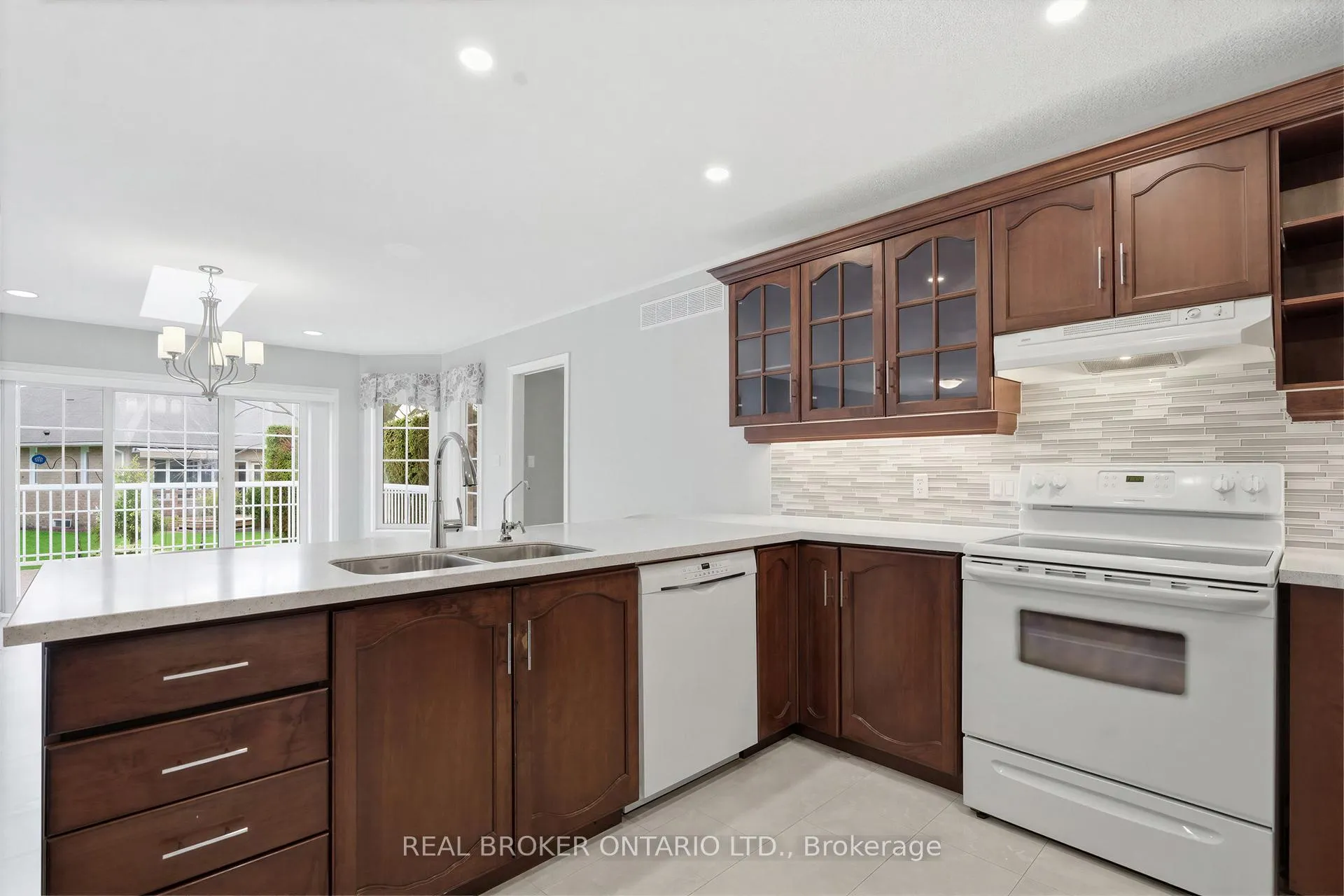 Photo 7 of 17 Parkside Drive, Guelph, Village By The Arboretum — HOMEH