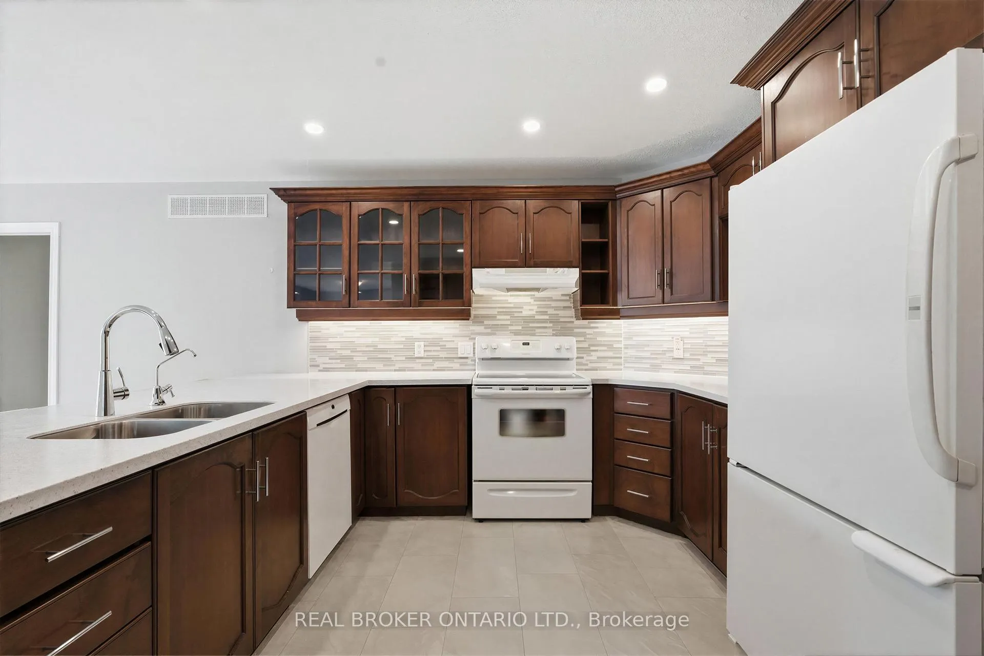 Photo 8 of 17 Parkside Drive, Guelph, Village By The Arboretum — HOMEH