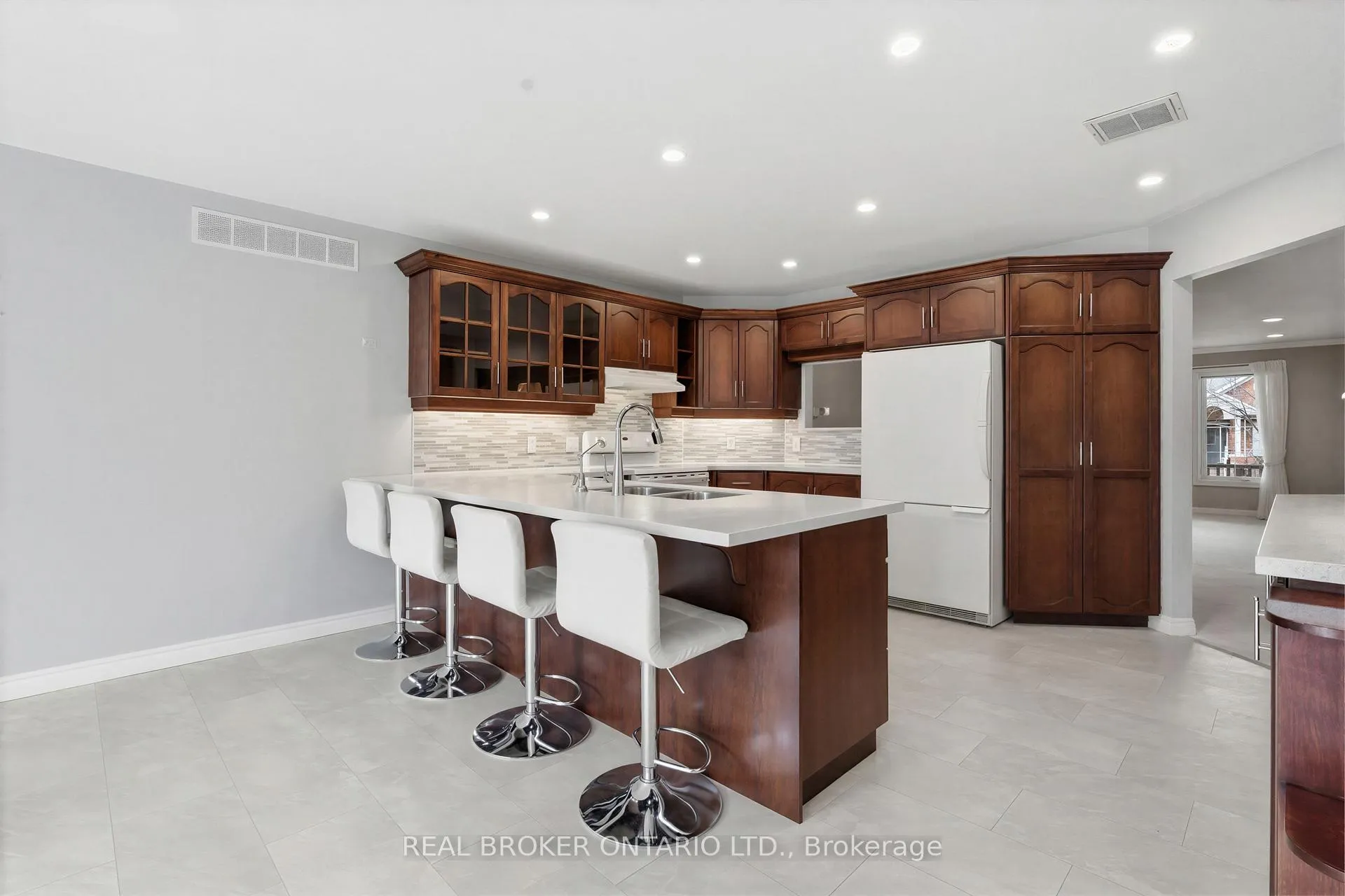 Photo 13 of 17 Parkside Drive, Guelph, Village By The Arboretum — HOMEH