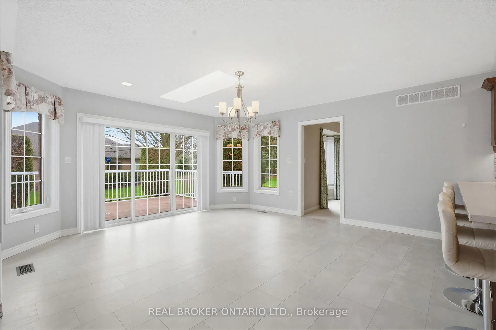 Photo 14 of 17 Parkside Drive, Guelph, Village By The Arboretum — HOMEH