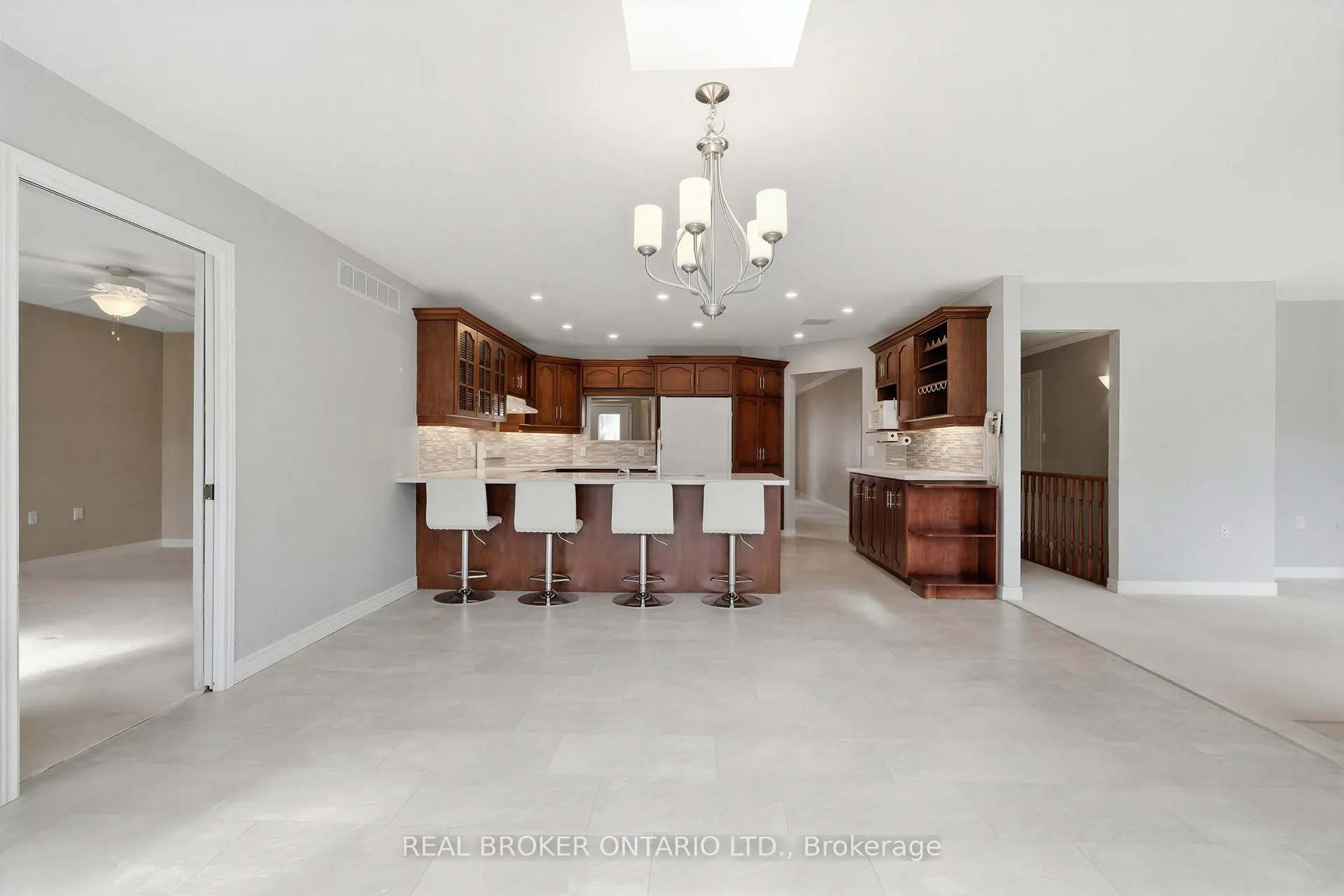 Photo 20 of 17 Parkside Drive, Guelph, Village By The Arboretum — HOMEH