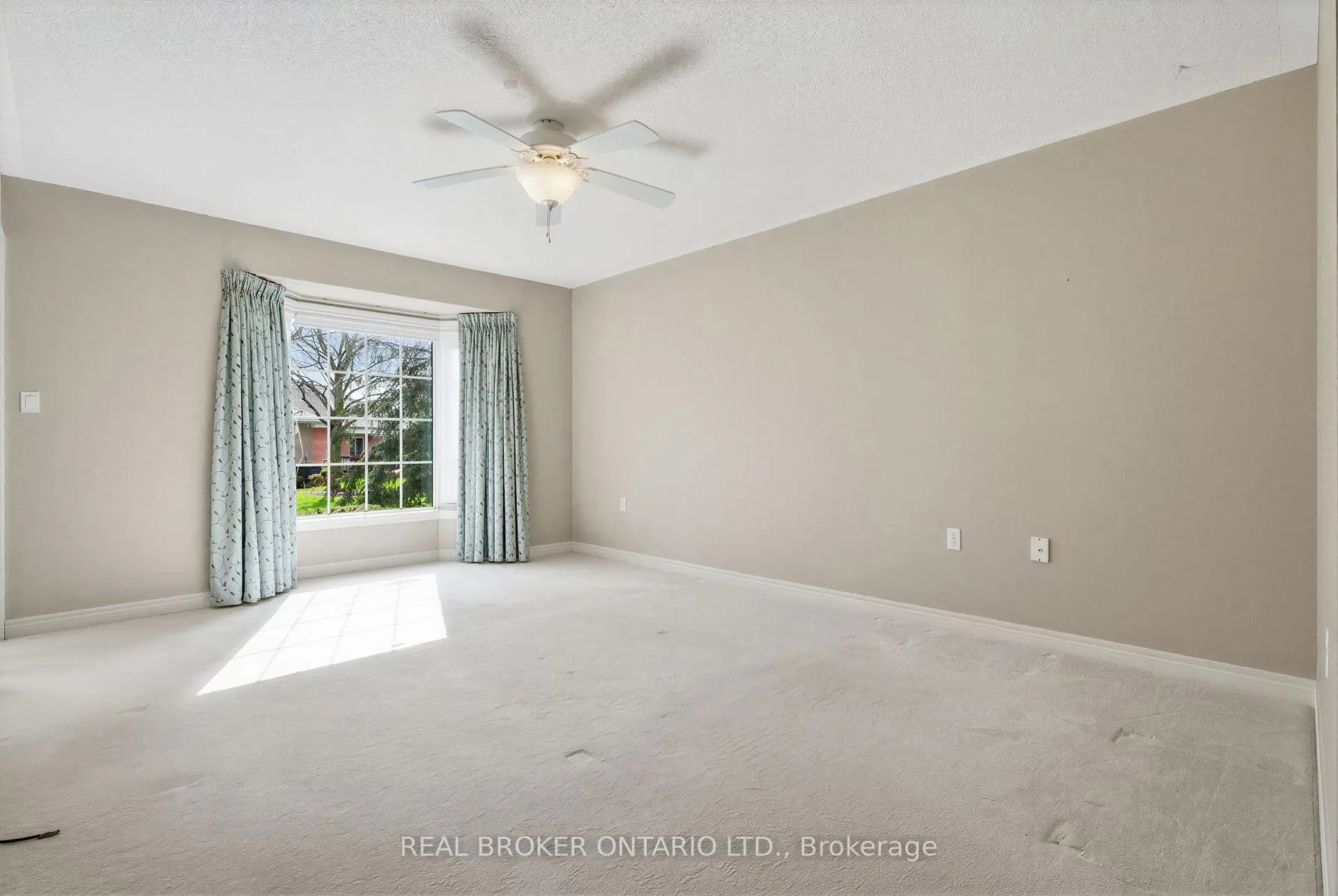 Photo 24 of 17 Parkside Drive, Guelph, Village By The Arboretum — HOMEH