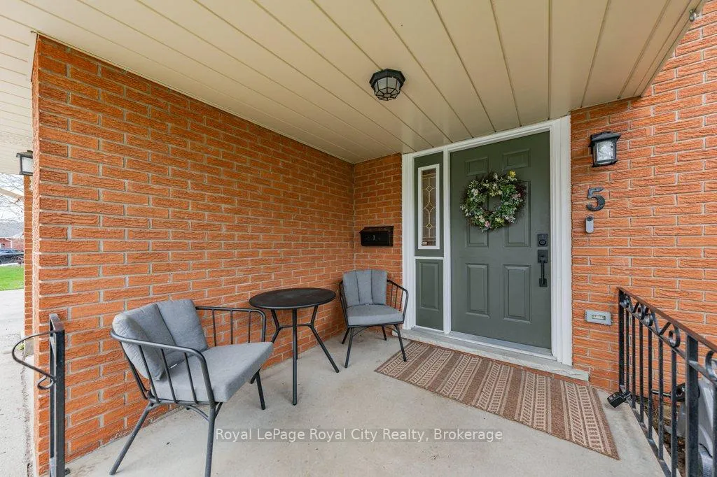 Photo 2 of 5 Skye Place, Guelph, Dovercliffe Park/Old University — HOMEH