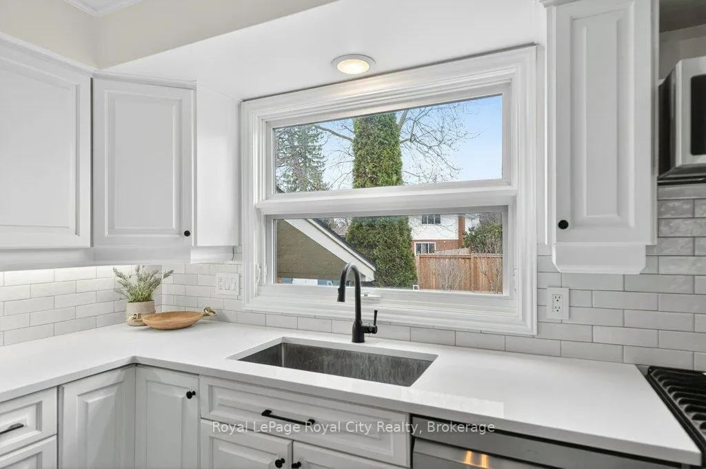 Photo 10 of 5 Skye Place, Guelph, Dovercliffe Park/Old University — HOMEH