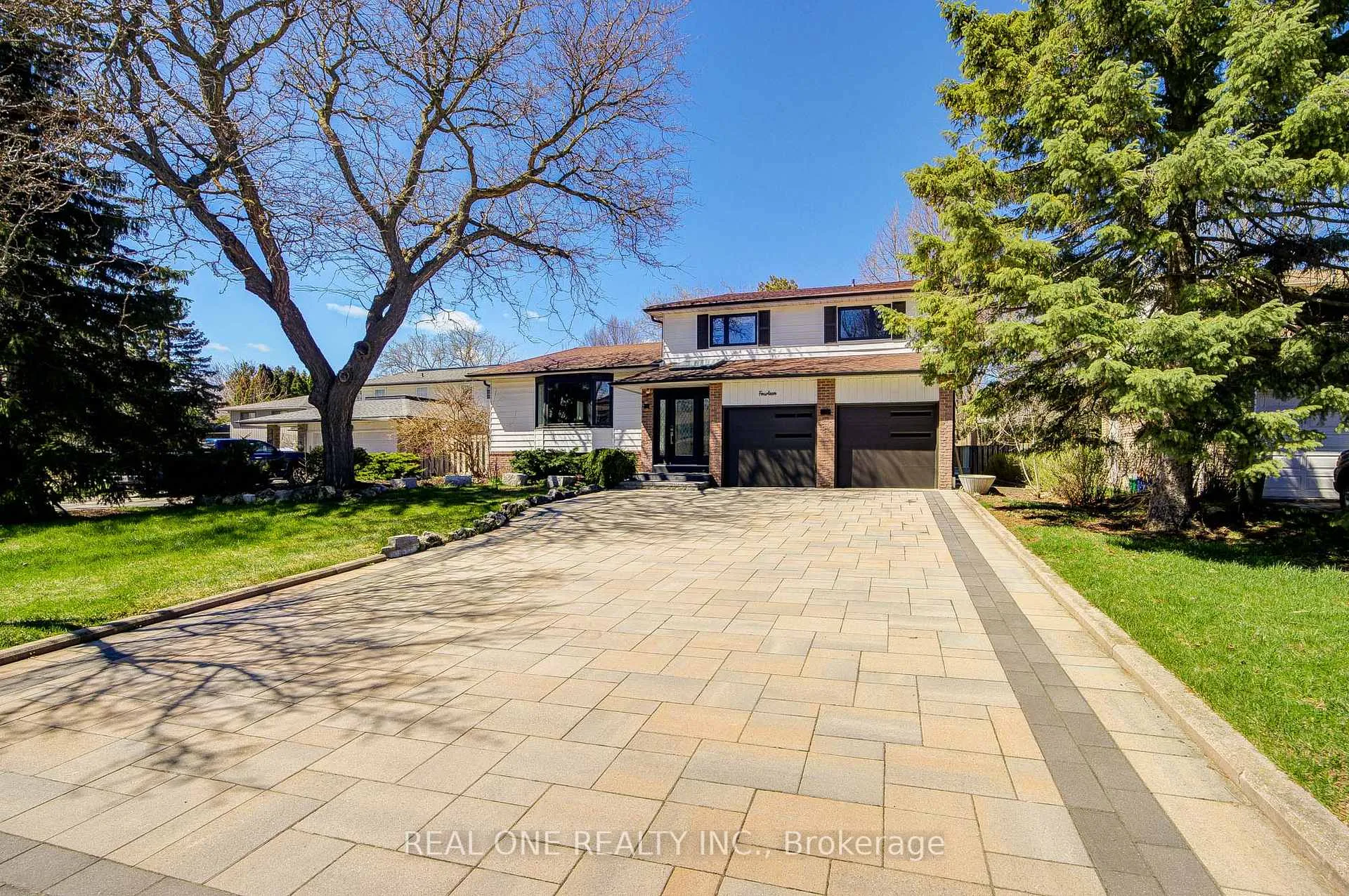 Photo 2 of 14 Brookfield Court, Markham, Markham Village — HOMEH