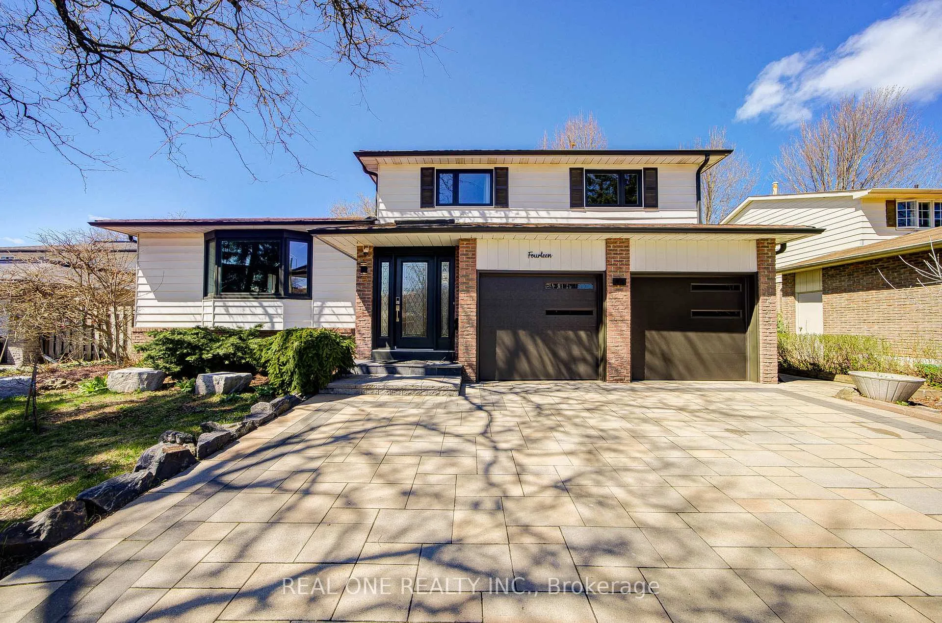 Photo 3 of 14 Brookfield Court, Markham, Markham Village — HOMEH