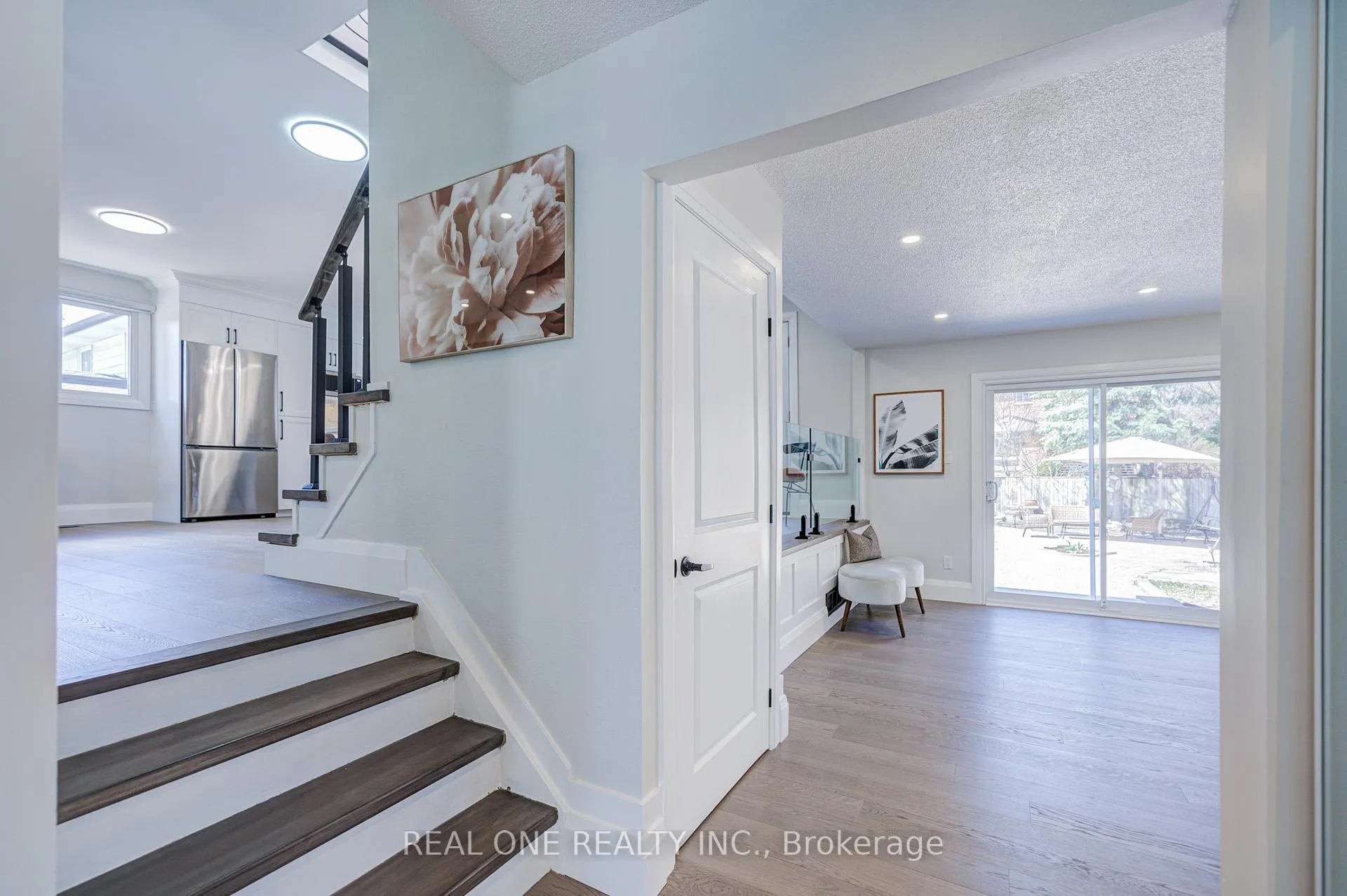 Photo 7 of 14 Brookfield Court, Markham, Markham Village — HOMEH