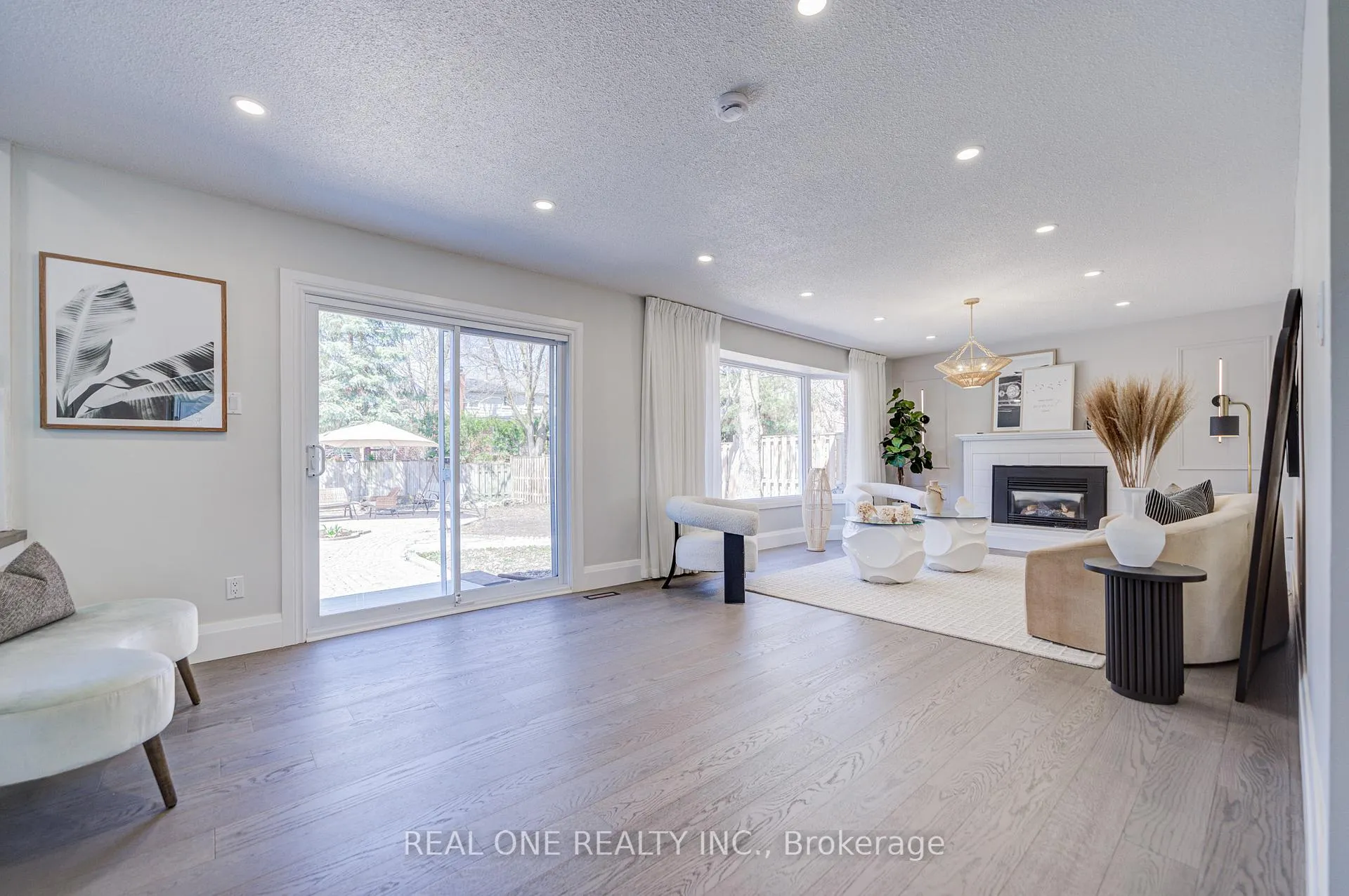 Photo 8 of 14 Brookfield Court, Markham, Markham Village — HOMEH