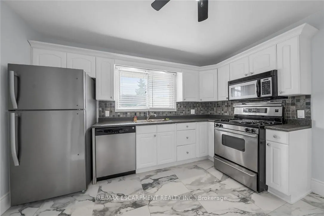 Photo 10 of 8 Shynal Avenue, Hamilton, Parkview — HOMEH