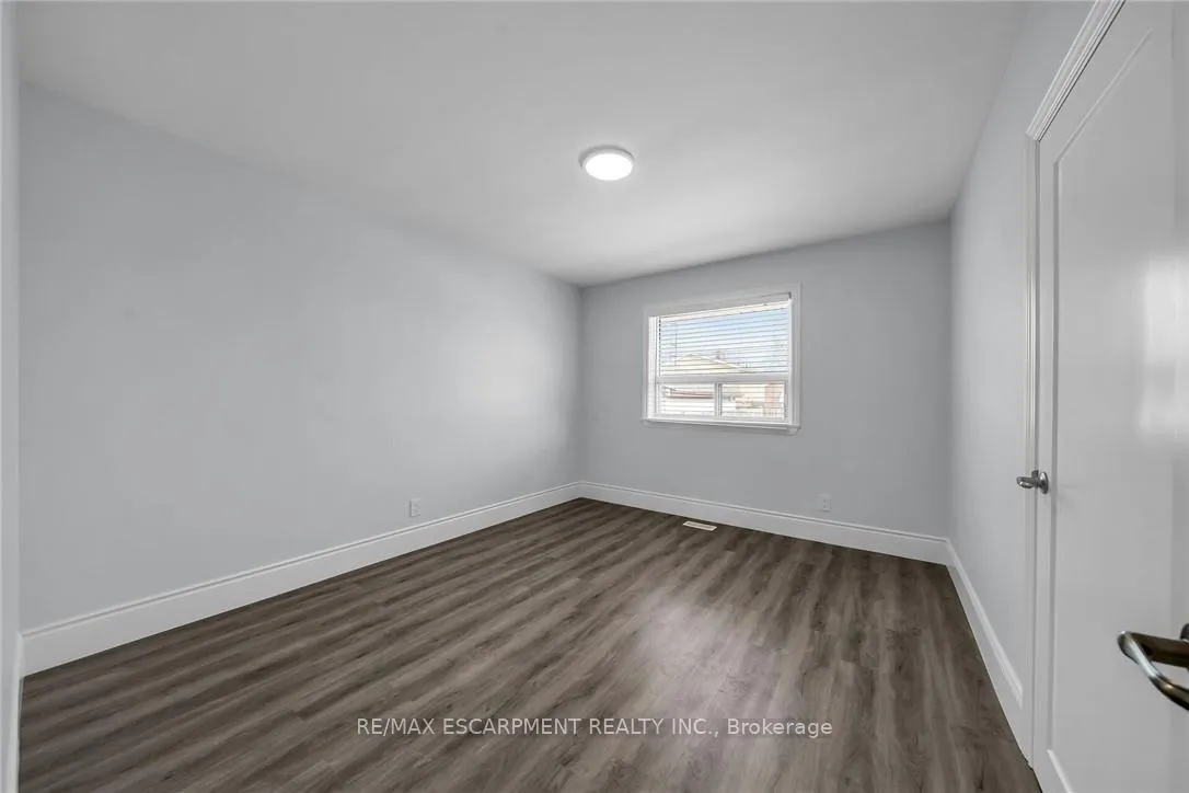 Photo 18 of 8 Shynal Avenue, Hamilton, Parkview — HOMEH