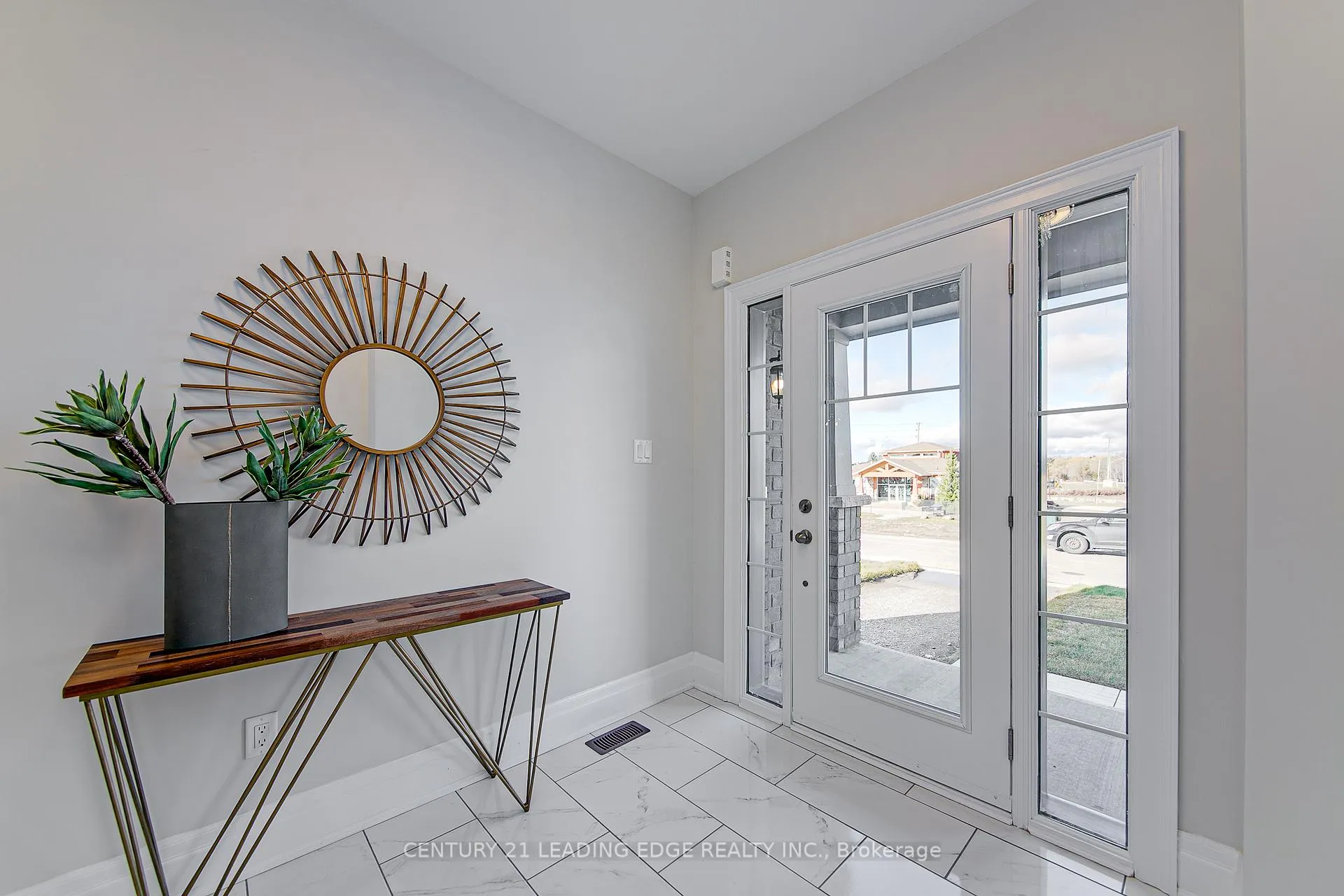 Photo 4 of 108 Lorne Thomas Place, New Tecumseth, Alliston — HOMEH